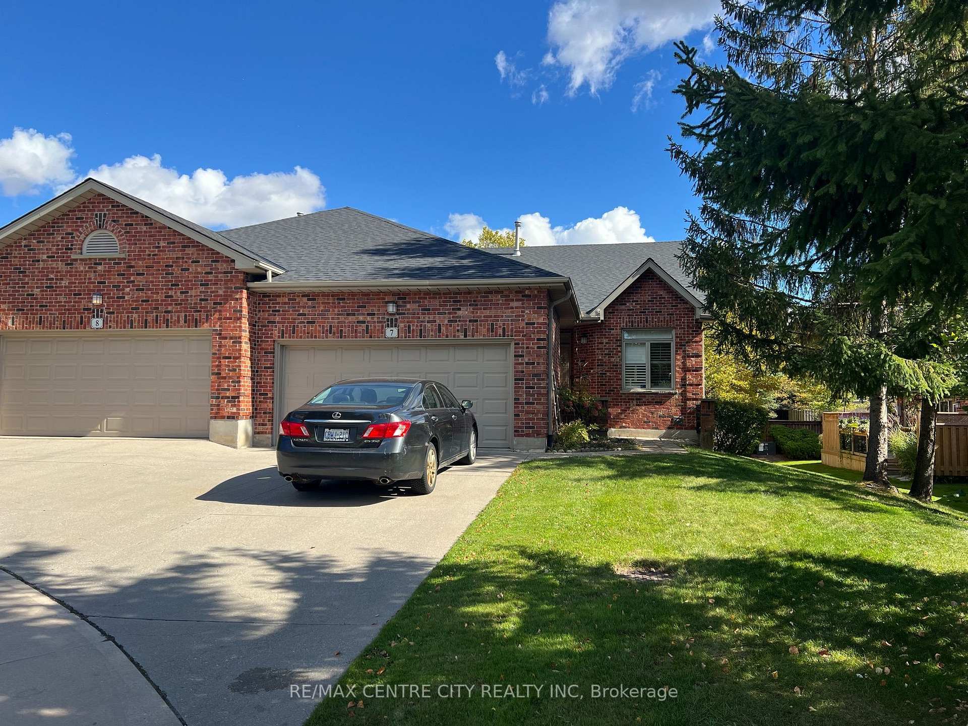 Photo of Unit 7, 400 Ambleside Drive