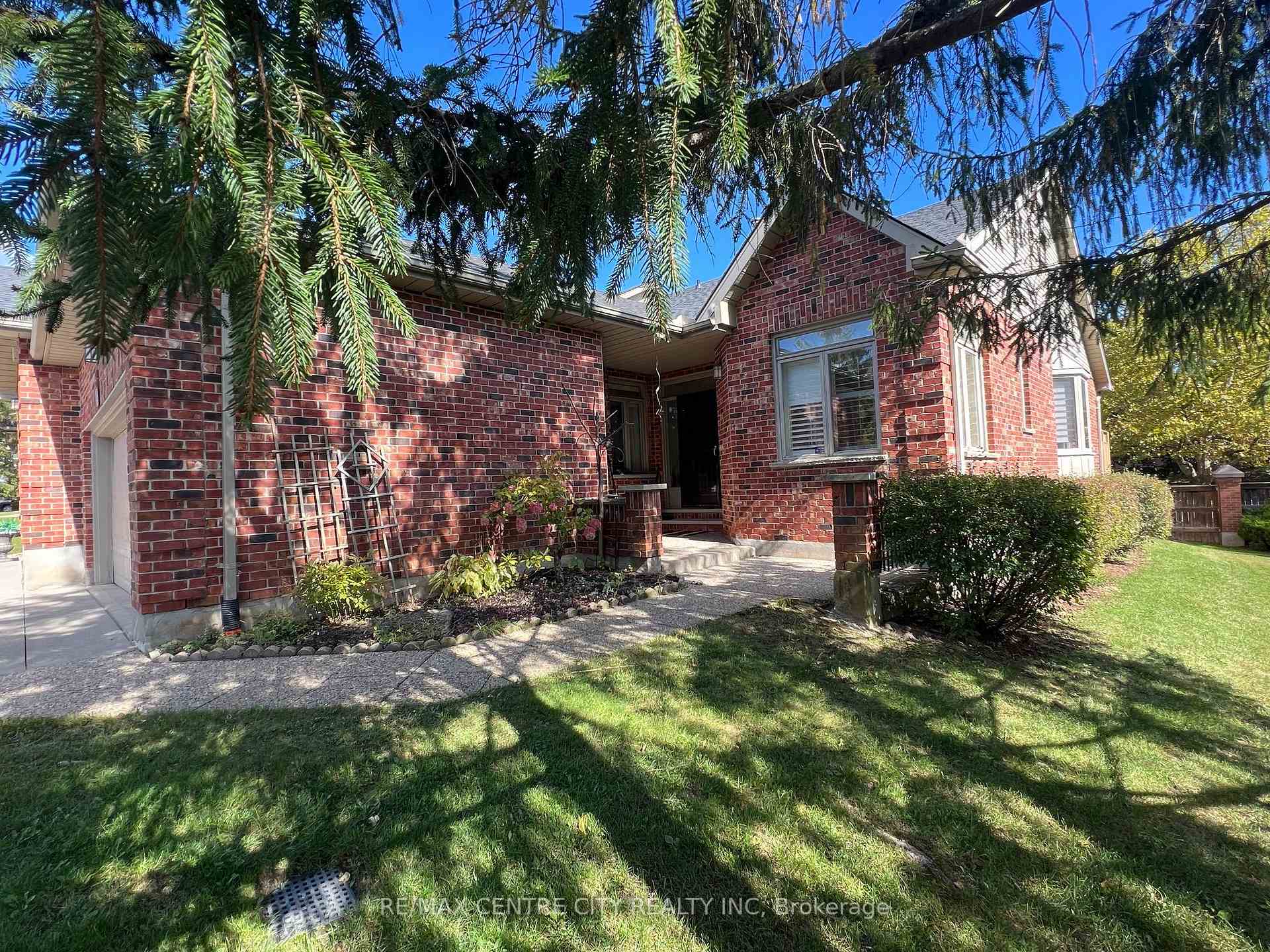 Photo 3 of Unit 7, 400 Ambleside Drive, London, North A — HOMEH