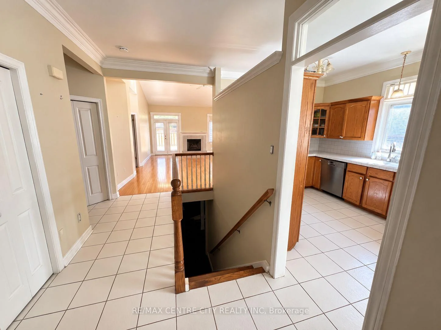 Photo 11 of Unit 7, 400 Ambleside Drive, London, North A — HOMEH