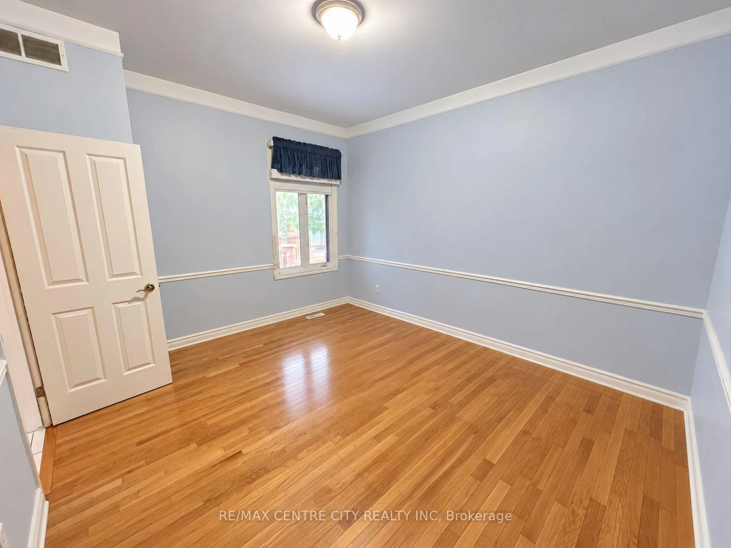 Photo 15 of Unit 7, 400 Ambleside Drive, London, North A — HOMEH