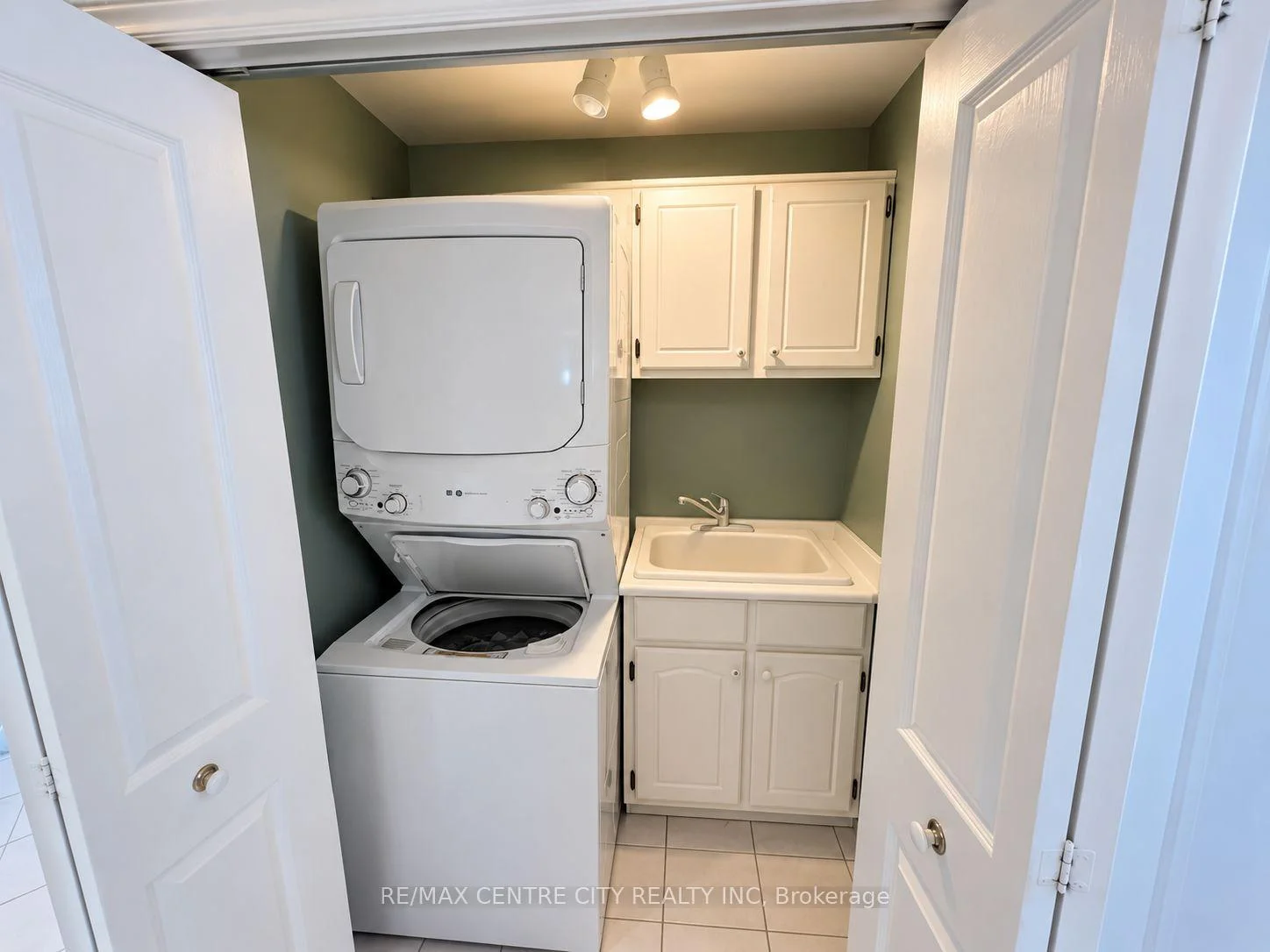 Photo 17 of Unit 7, 400 Ambleside Drive, London, North A — HOMEH