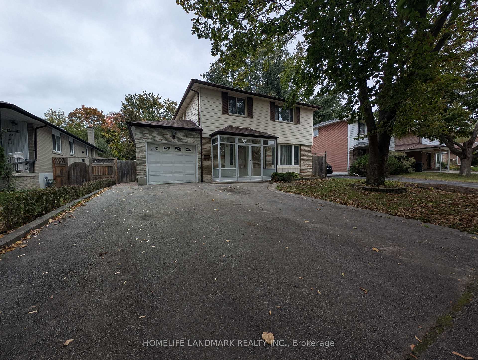 Photo 1 of 22 Threadneedle Crescent, North York, Hillcrest Village — HOMEH