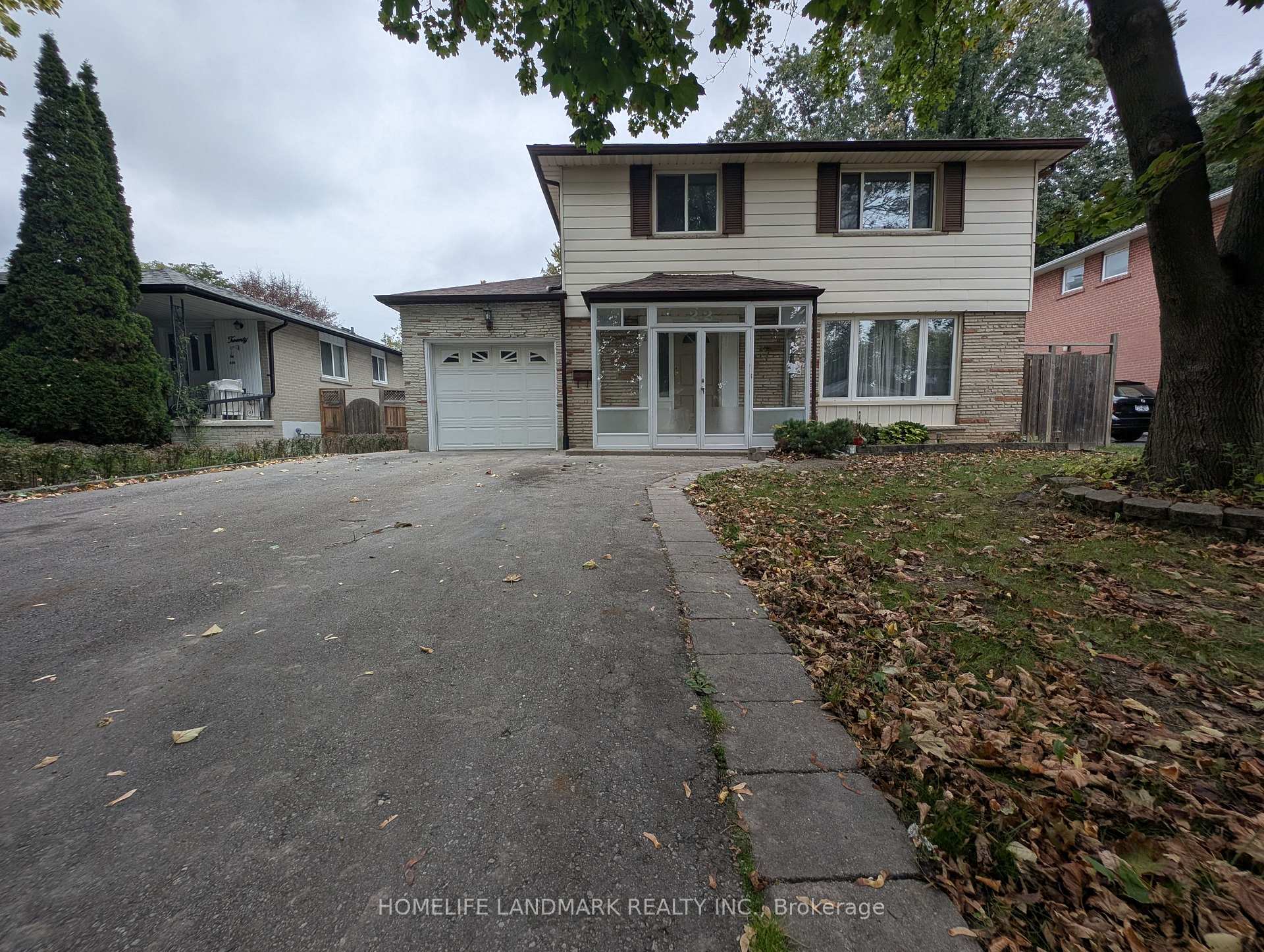 Photo 2 of 22 Threadneedle Crescent, North York, Hillcrest Village — HOMEH