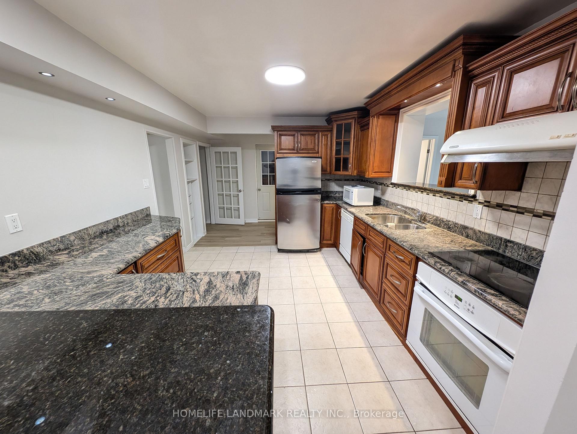Photo 6 of 22 Threadneedle Crescent, North York, Hillcrest Village — HOMEH