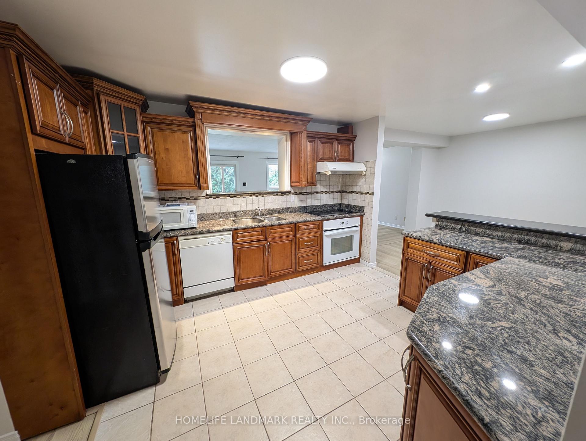 Photo 7 of 22 Threadneedle Crescent, North York, Hillcrest Village — HOMEH