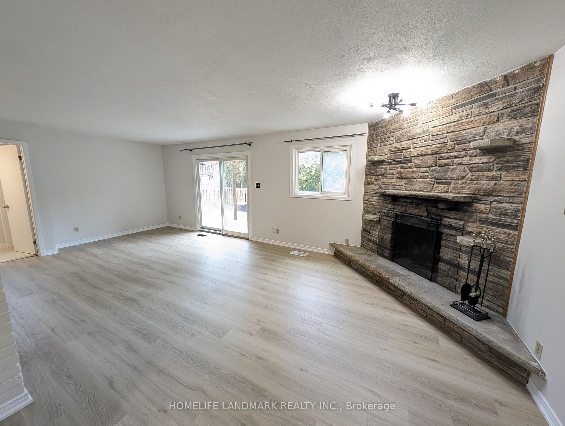 Photo 8 of 22 Threadneedle Crescent, North York, Hillcrest Village — HOMEH