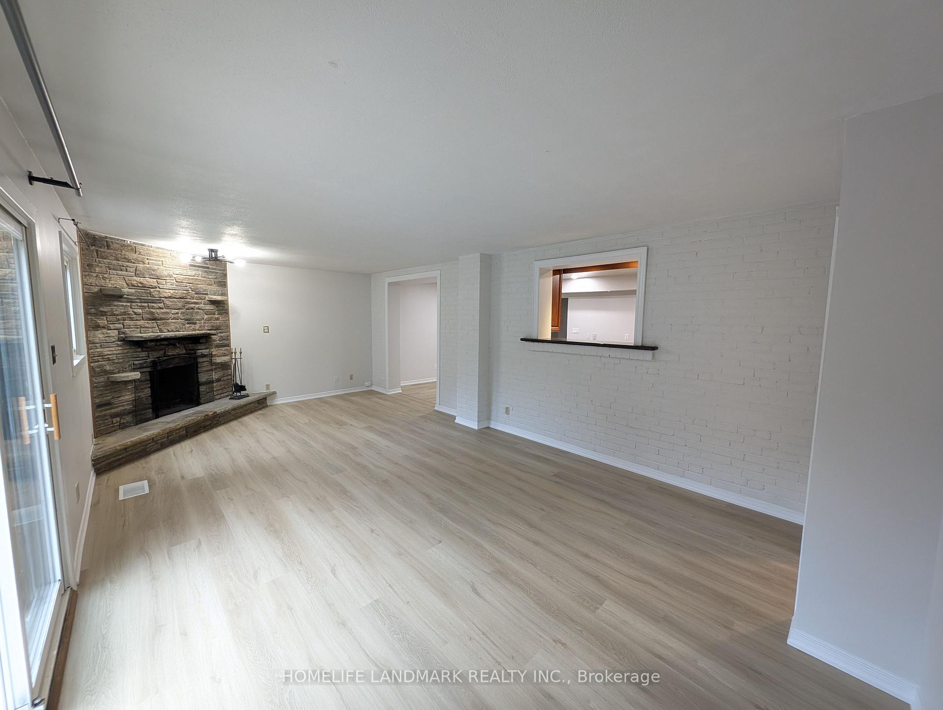 Photo 9 of 22 Threadneedle Crescent, North York, Hillcrest Village — HOMEH