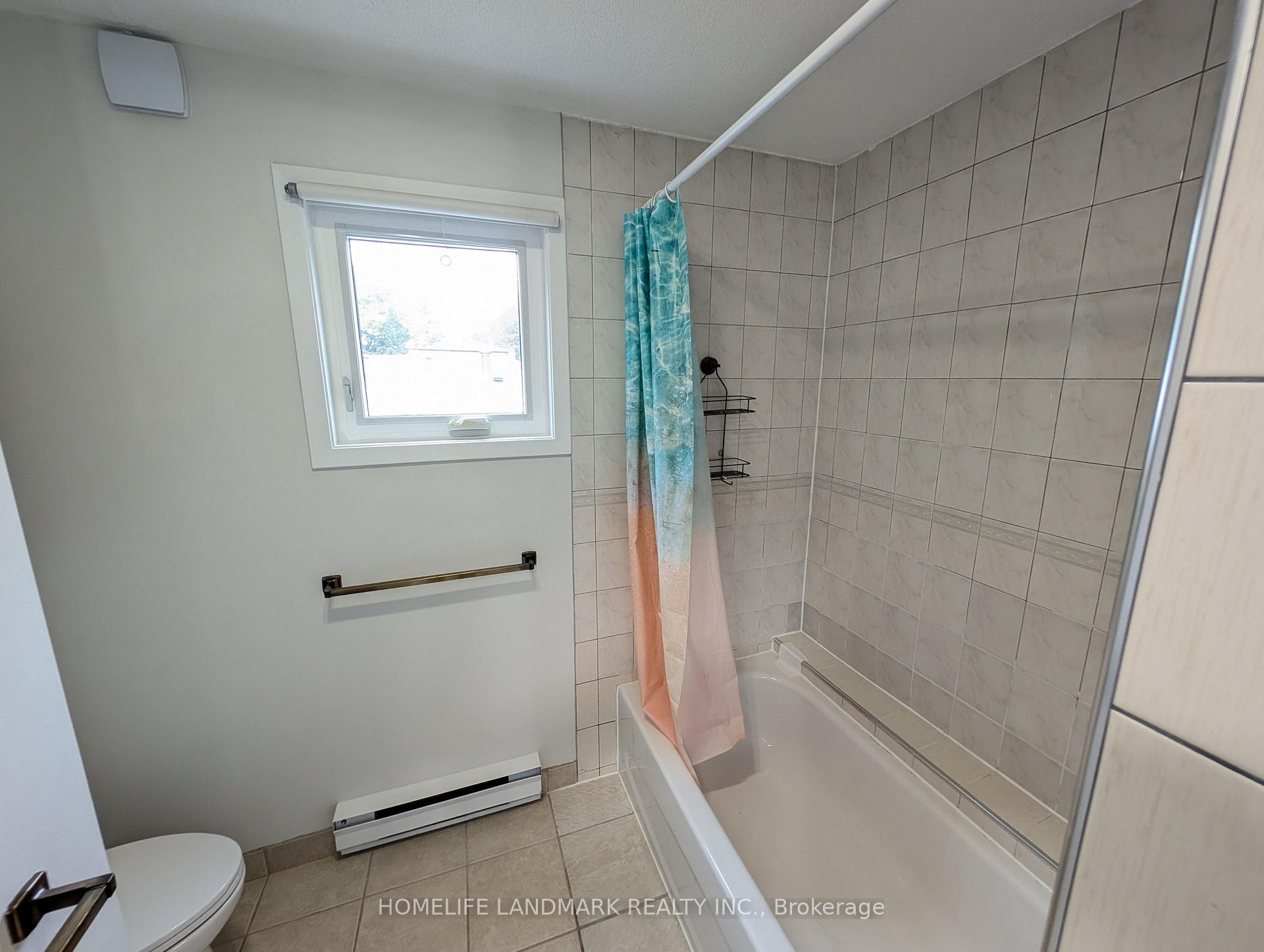 Photo 15 of 22 Threadneedle Crescent, North York, Hillcrest Village — HOMEH