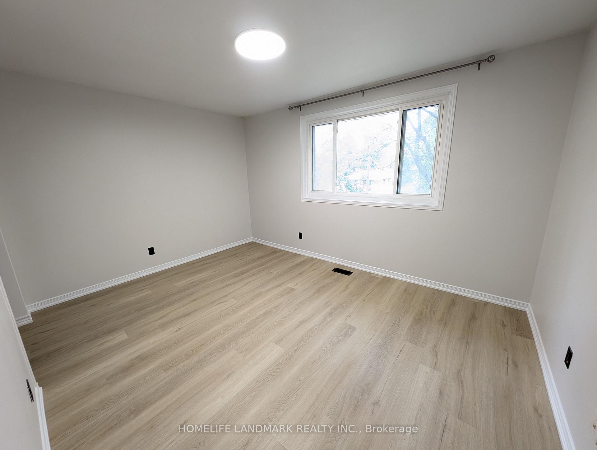 Photo 19 of 22 Threadneedle Crescent, North York, Hillcrest Village — HOMEH