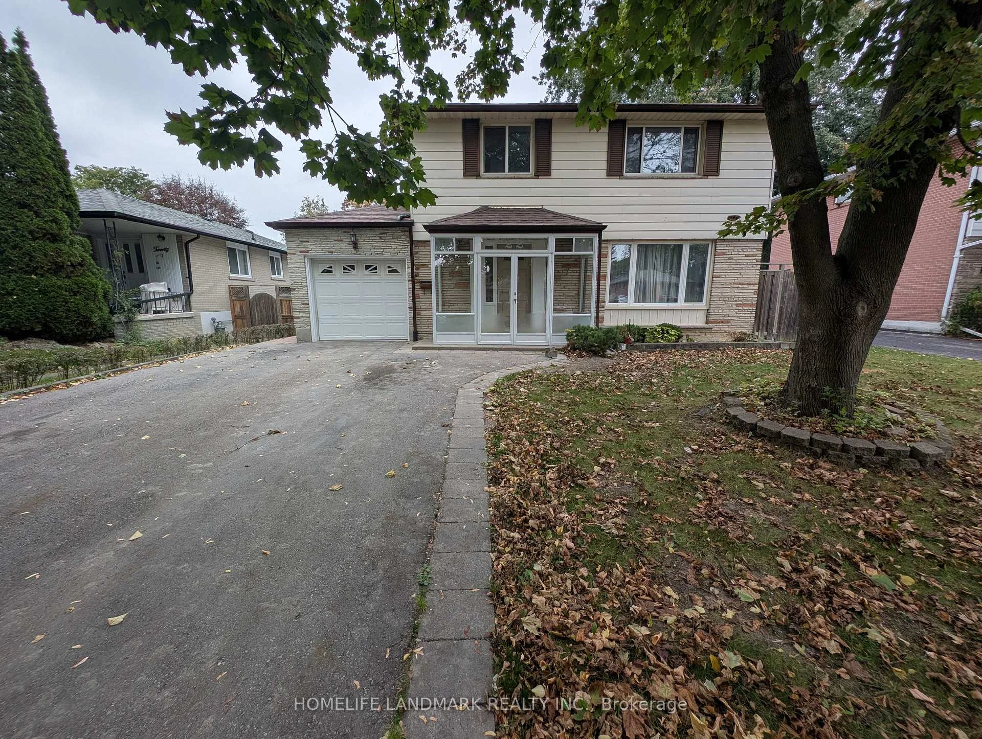 Photo 3 of 22 Threadneedle Crescent, North York, Hillcrest Village — HOMEH