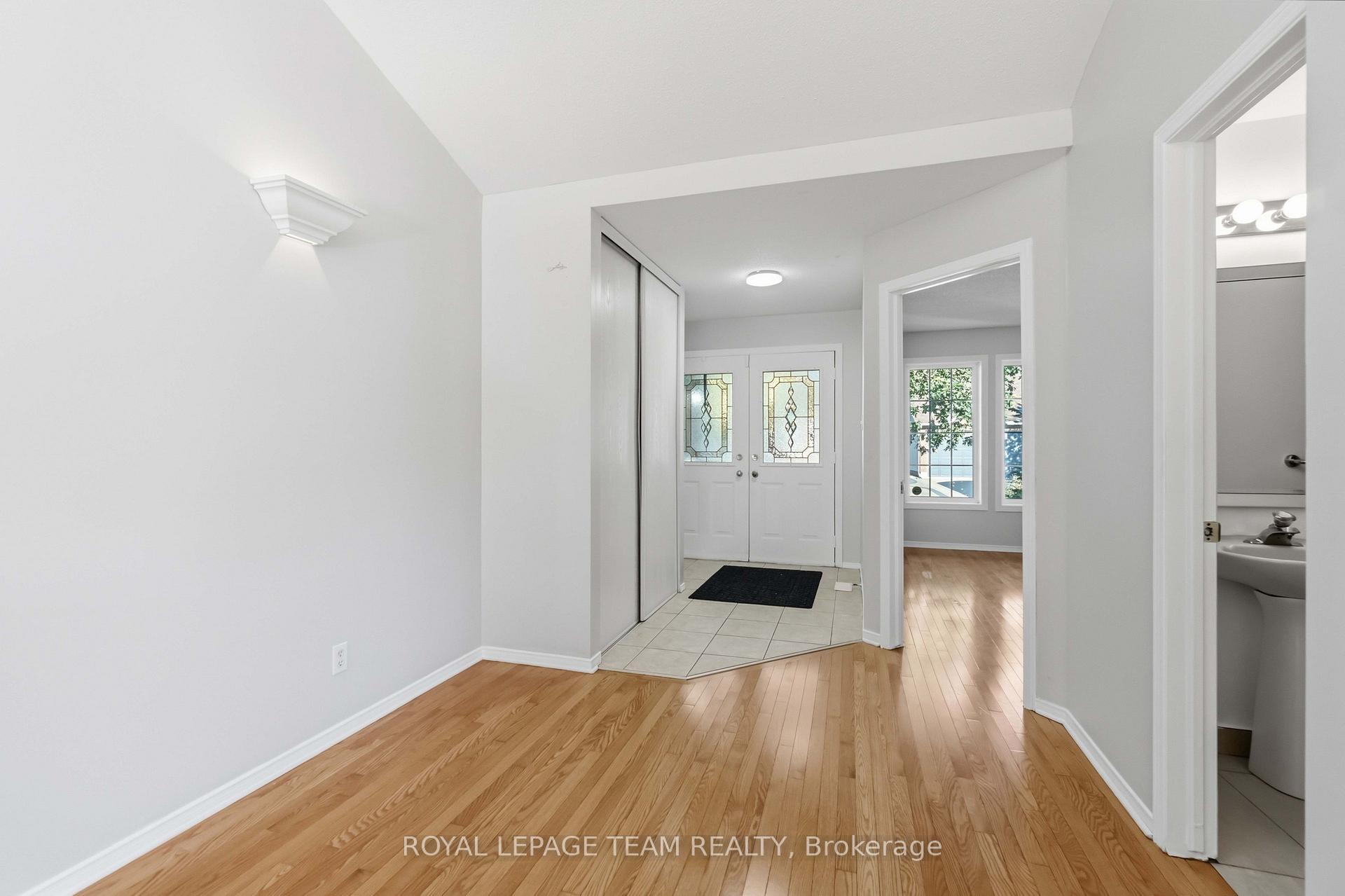 Photo 4 of 6 Windchime Crescent, Ottawa, Barrhaven East — HOMEH