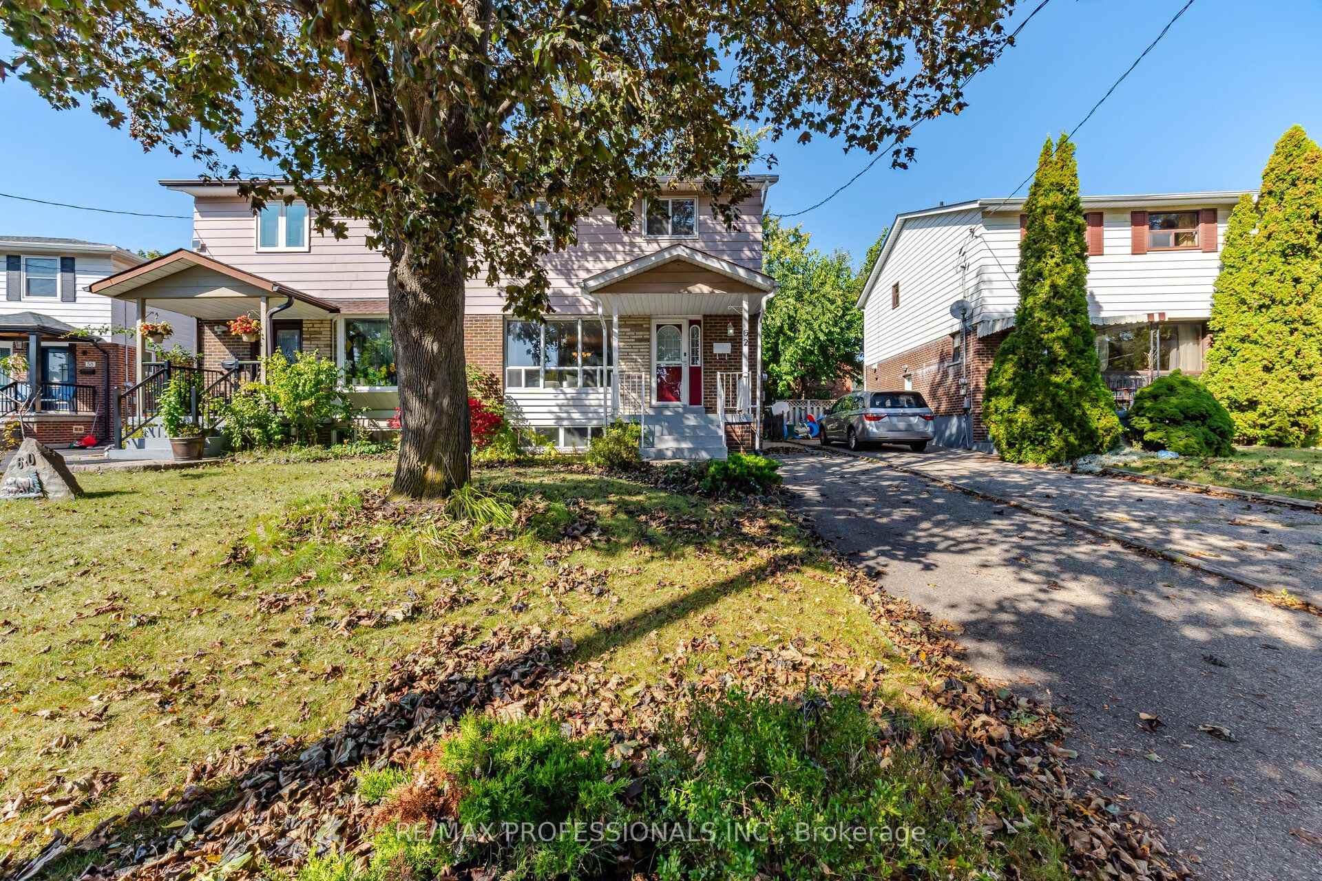Photo 2 of 62 Edilou Drive, Etobicoke, Alderwood — HOMEH