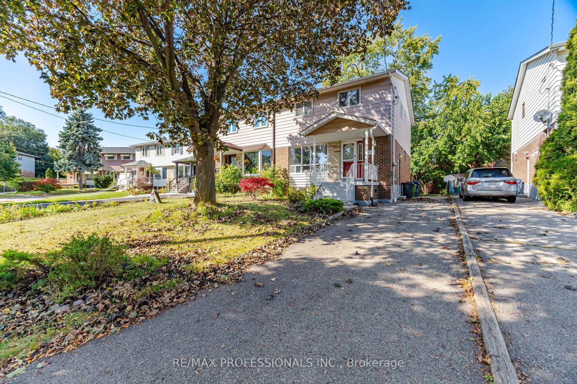 Photo 3 of 62 Edilou Drive, Etobicoke, Alderwood — HOMEH