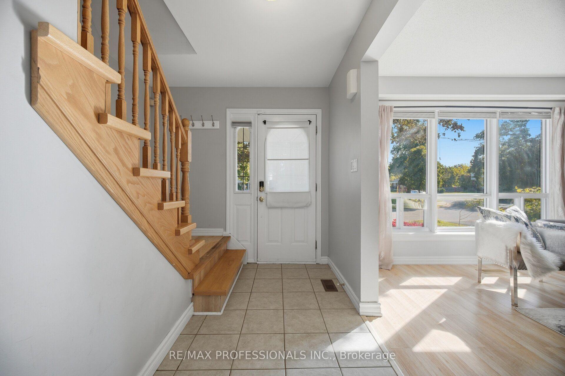 Photo 6 of 62 Edilou Drive, Etobicoke, Alderwood — HOMEH