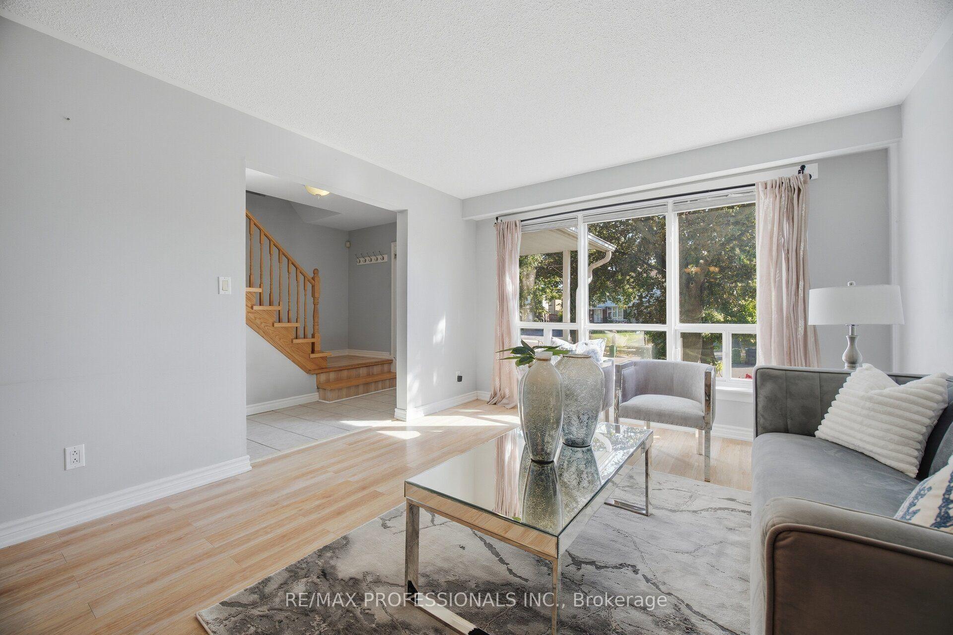 Photo 7 of 62 Edilou Drive, Etobicoke, Alderwood — HOMEH