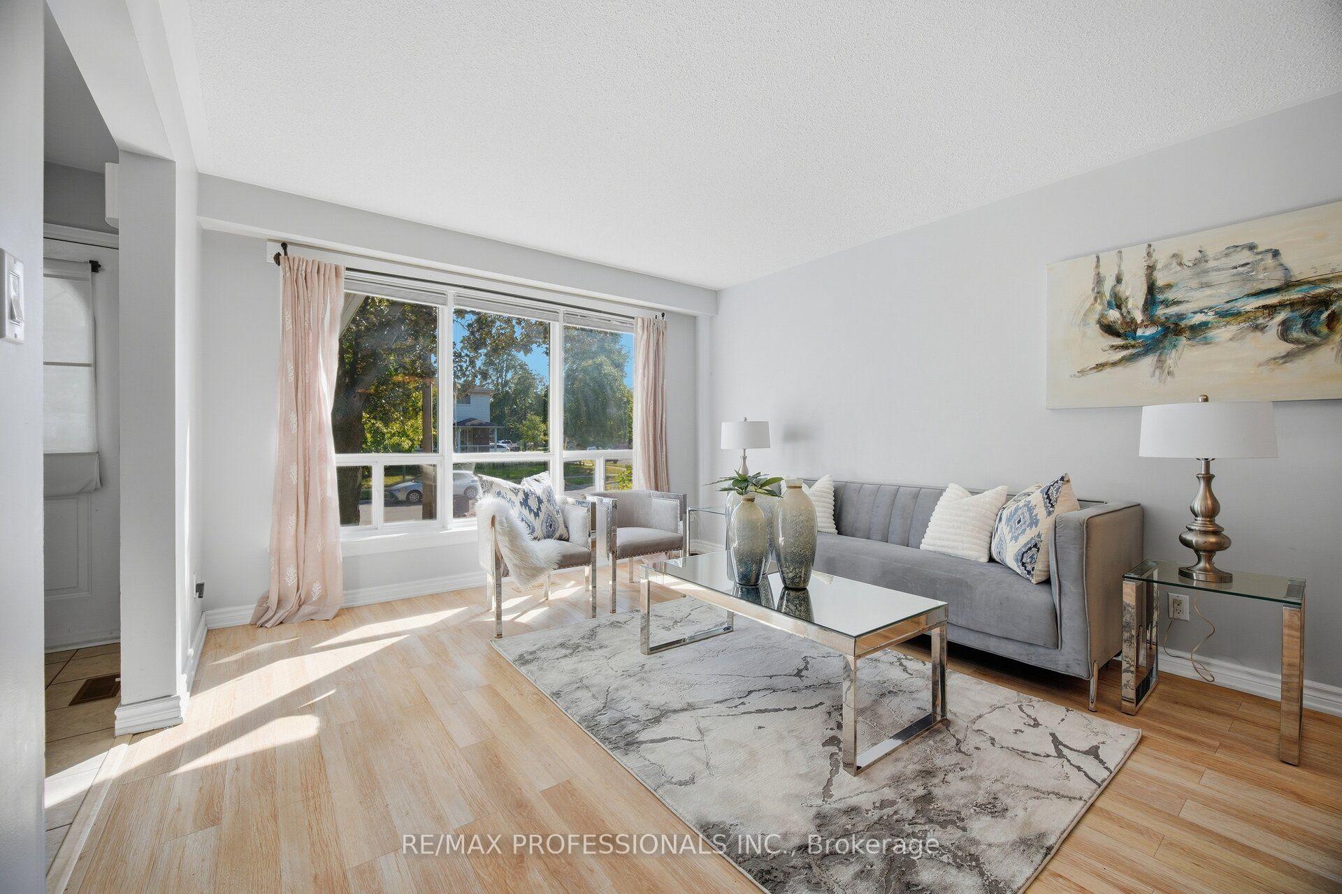 Photo 8 of 62 Edilou Drive, Etobicoke, Alderwood — HOMEH