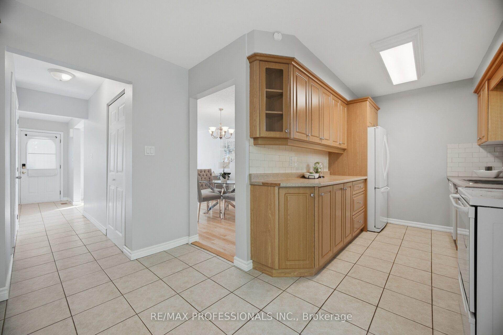 Photo 14 of 62 Edilou Drive, Etobicoke, Alderwood — HOMEH