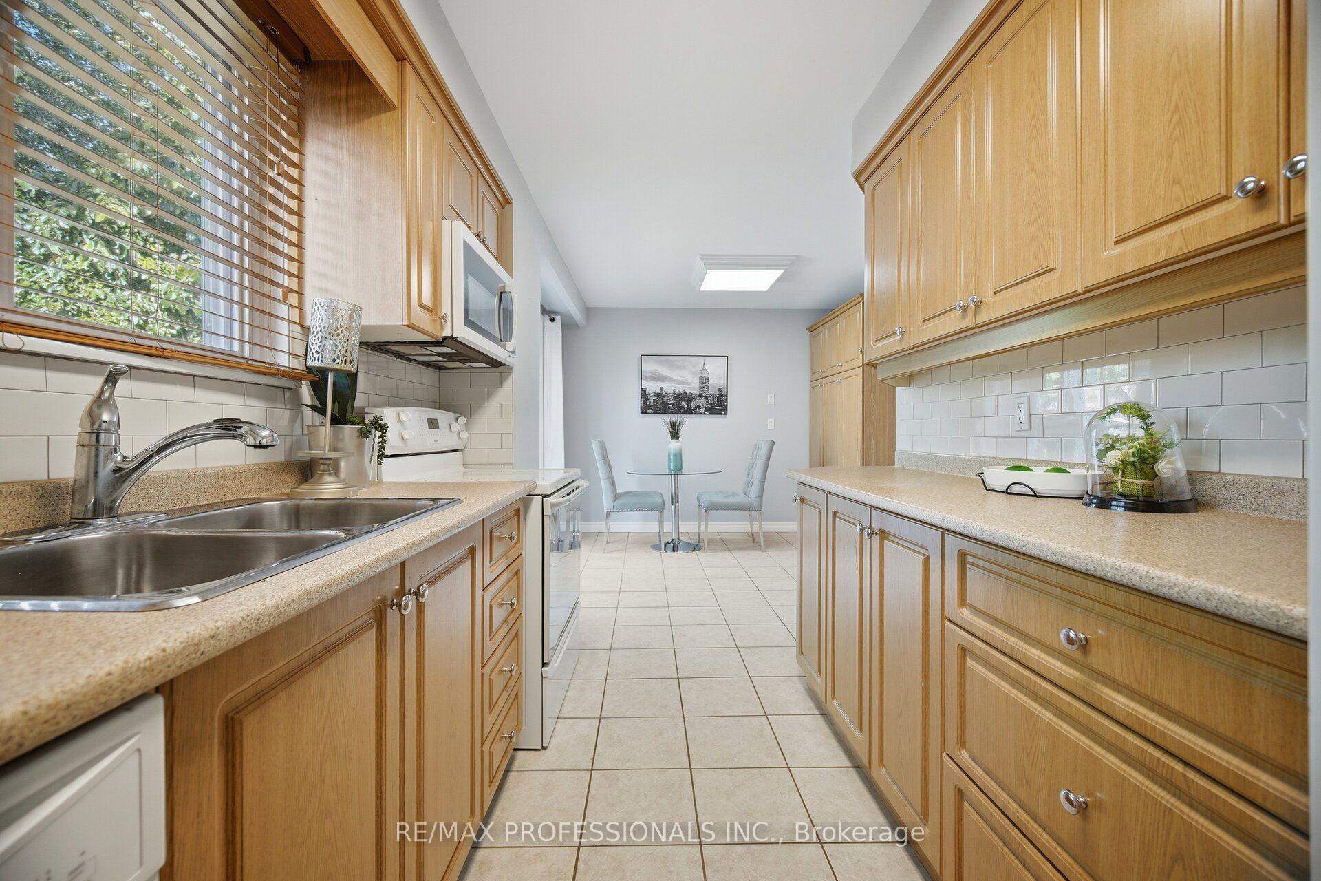 Photo 17 of 62 Edilou Drive, Etobicoke, Alderwood — HOMEH