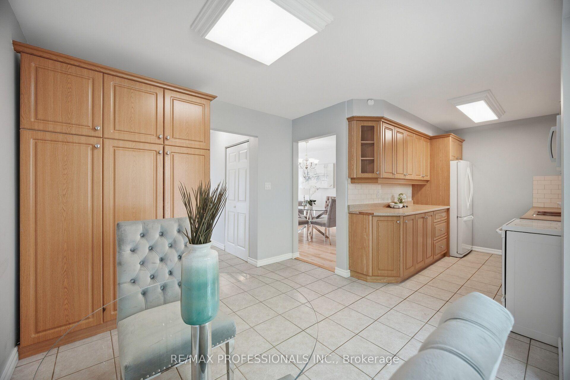 Photo 20 of 62 Edilou Drive, Etobicoke, Alderwood — HOMEH