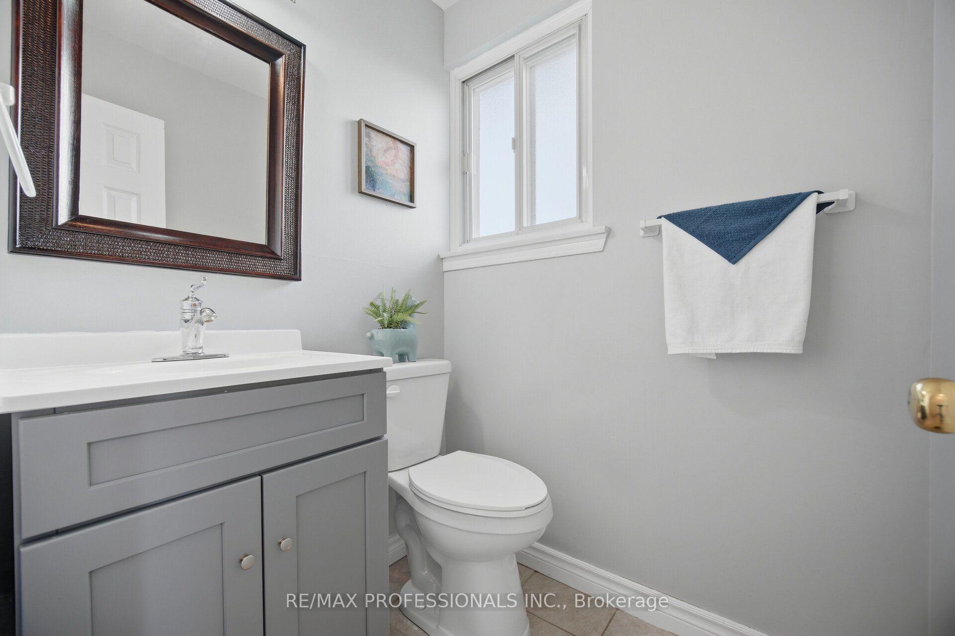 Photo 21 of 62 Edilou Drive, Etobicoke, Alderwood — HOMEH