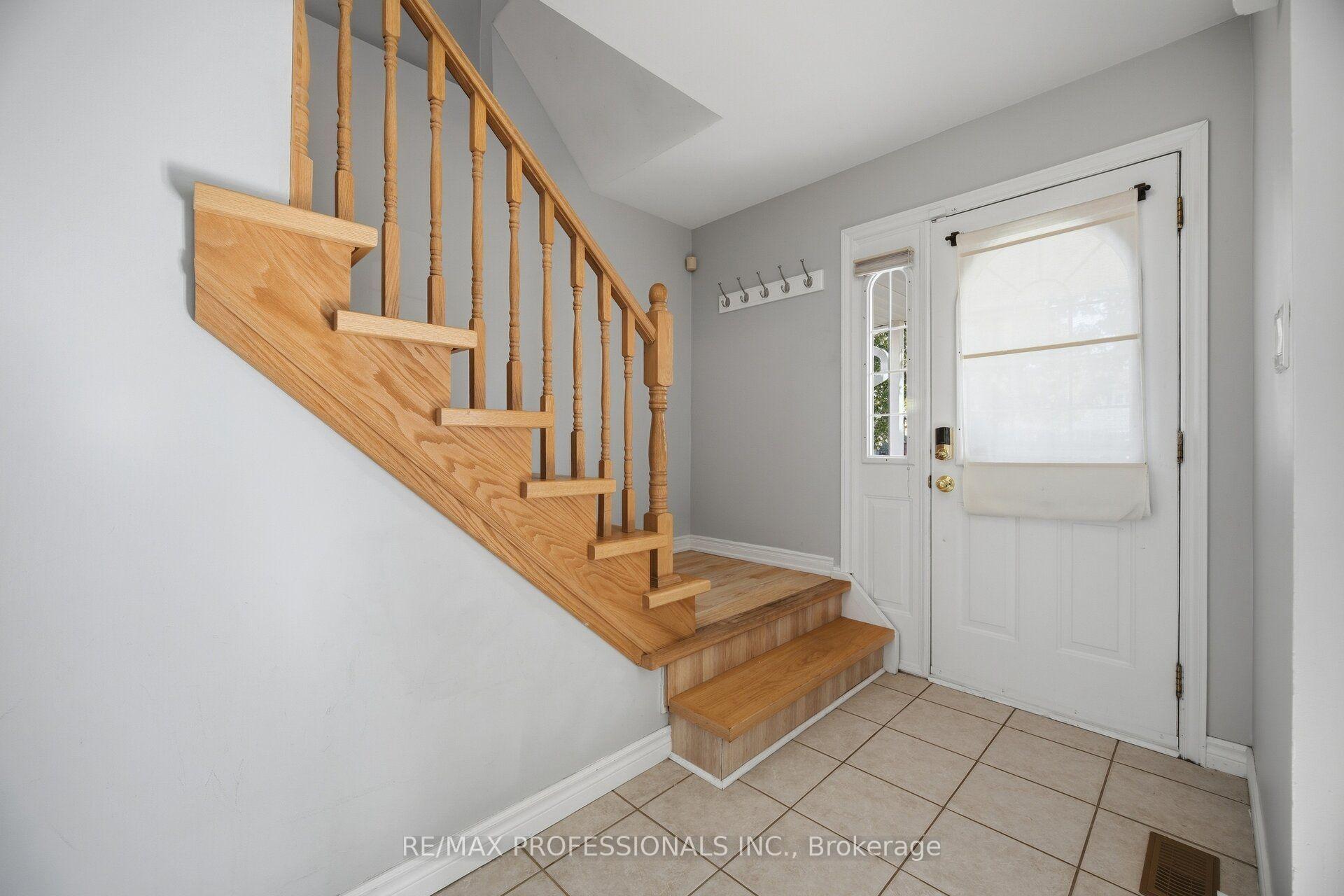 Photo 22 of 62 Edilou Drive, Etobicoke, Alderwood — HOMEH