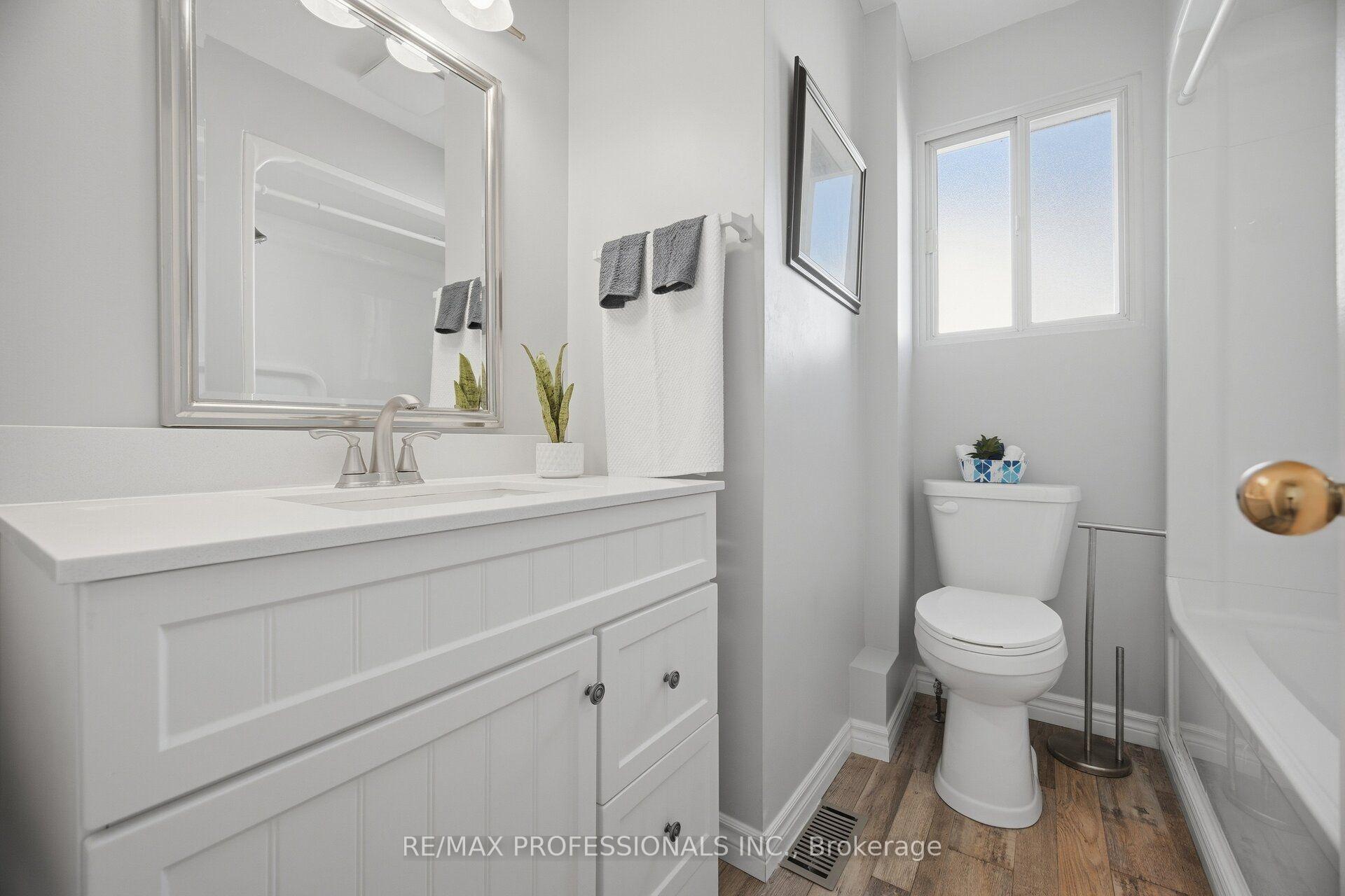 Photo 31 of 62 Edilou Drive, Etobicoke, Alderwood — HOMEH