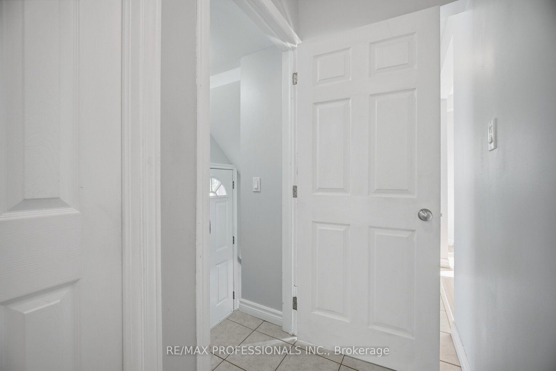 Photo 33 of 62 Edilou Drive, Etobicoke, Alderwood — HOMEH