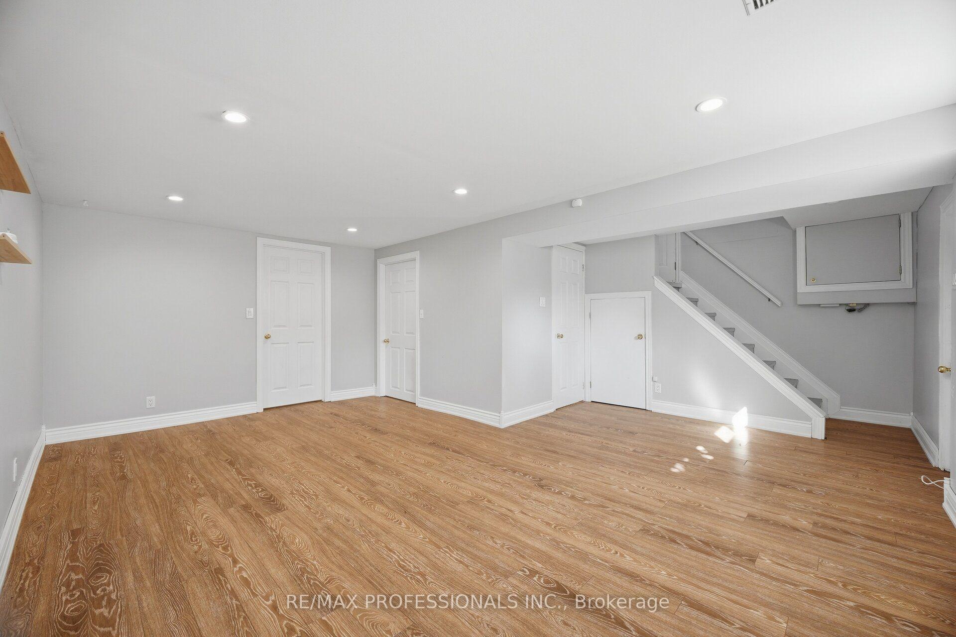 Photo 35 of 62 Edilou Drive, Etobicoke, Alderwood — HOMEH