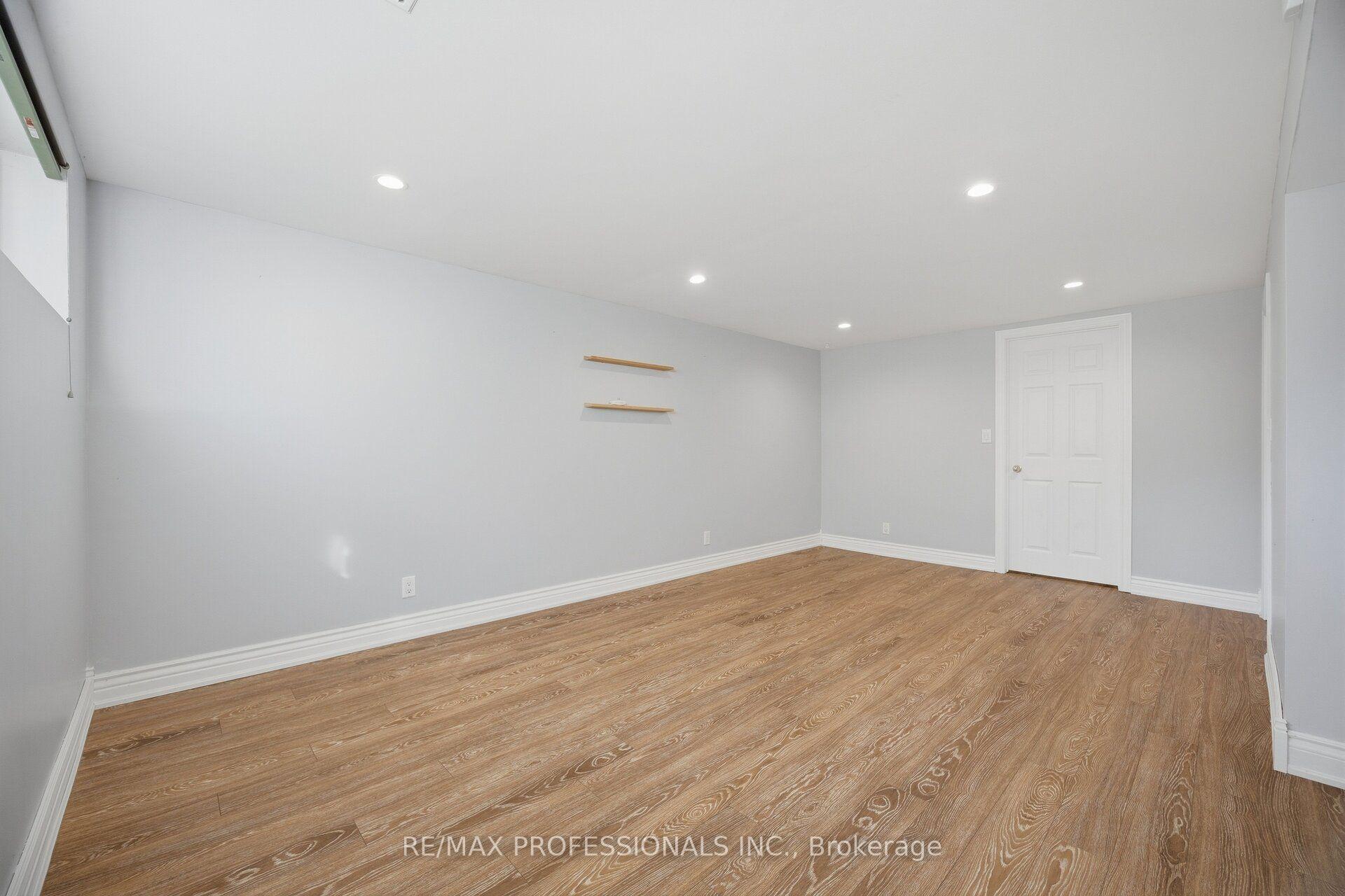 Photo 36 of 62 Edilou Drive, Etobicoke, Alderwood — HOMEH