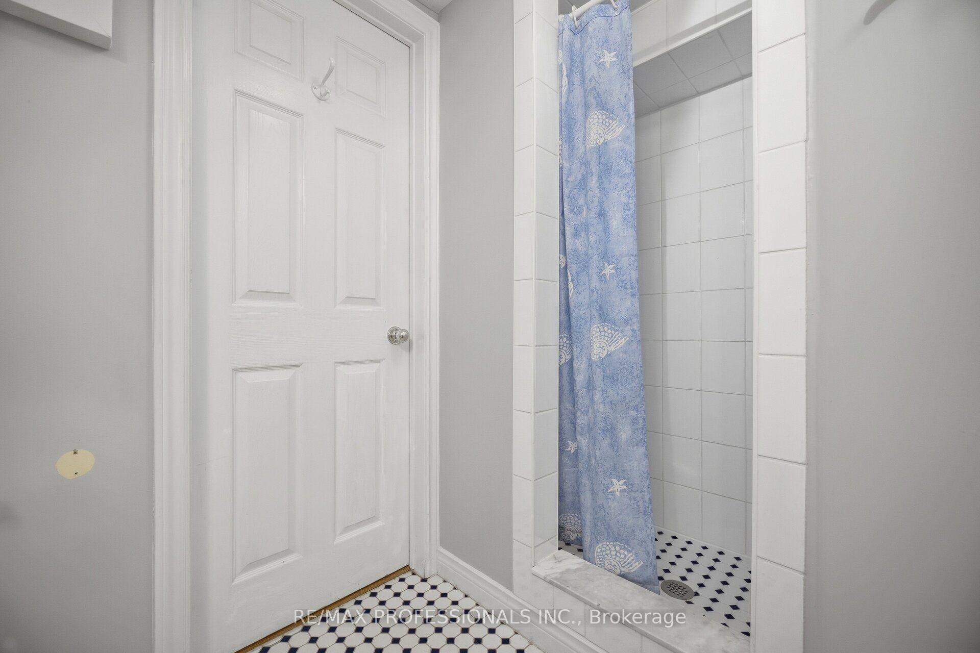 Photo 39 of 62 Edilou Drive, Etobicoke, Alderwood — HOMEH