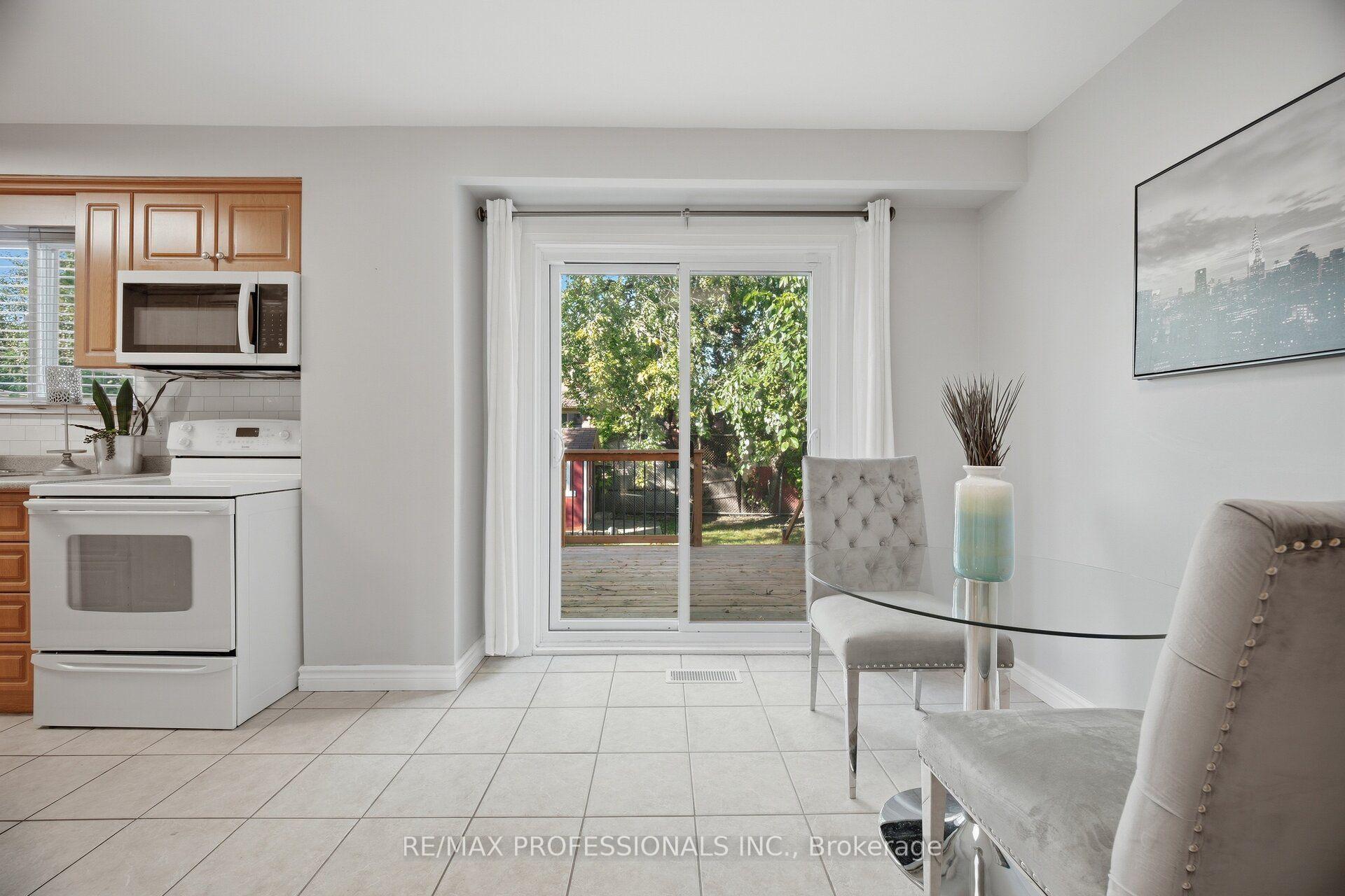 Photo 42 of 62 Edilou Drive, Etobicoke, Alderwood — HOMEH