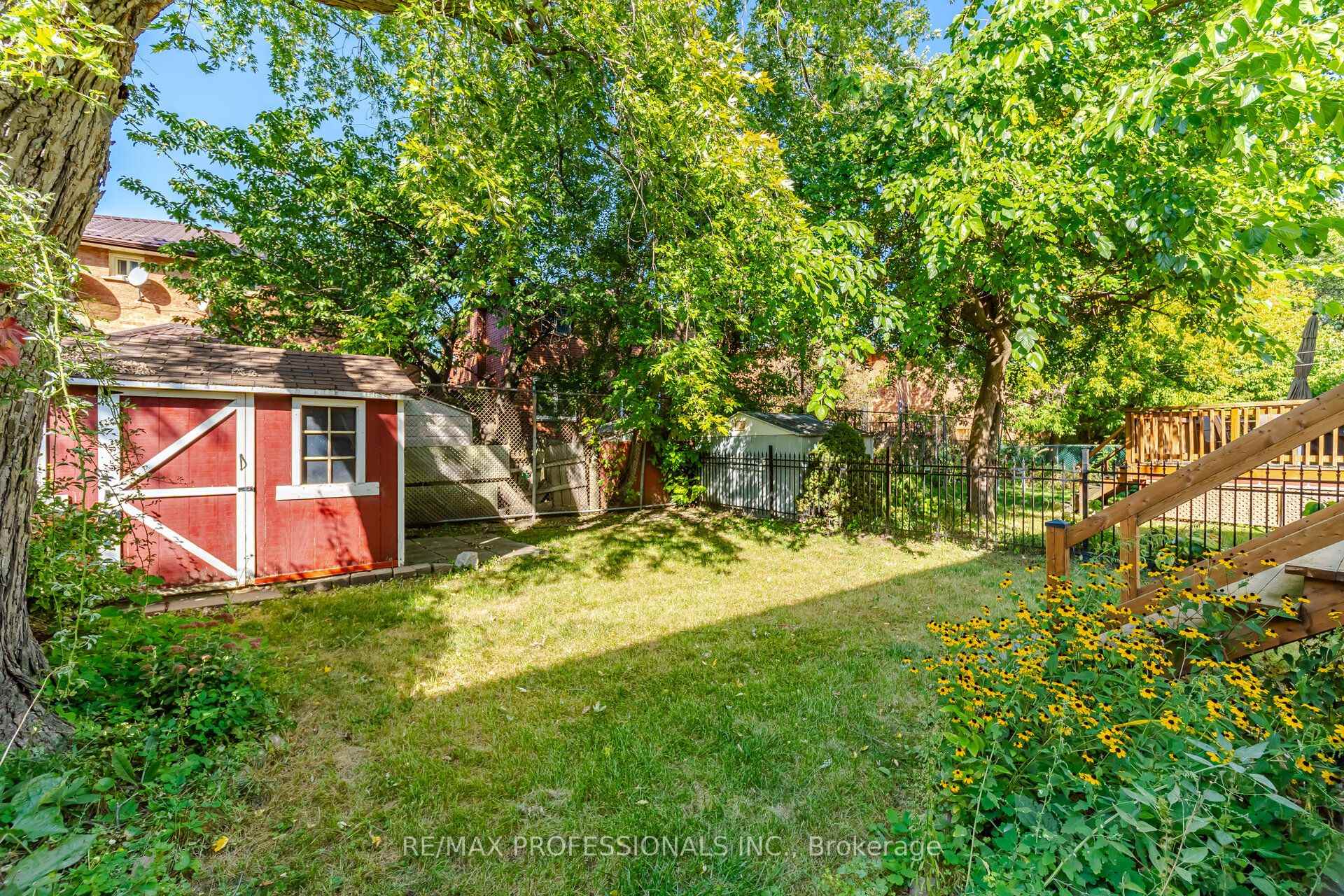 Photo 46 of 62 Edilou Drive, Etobicoke, Alderwood — HOMEH