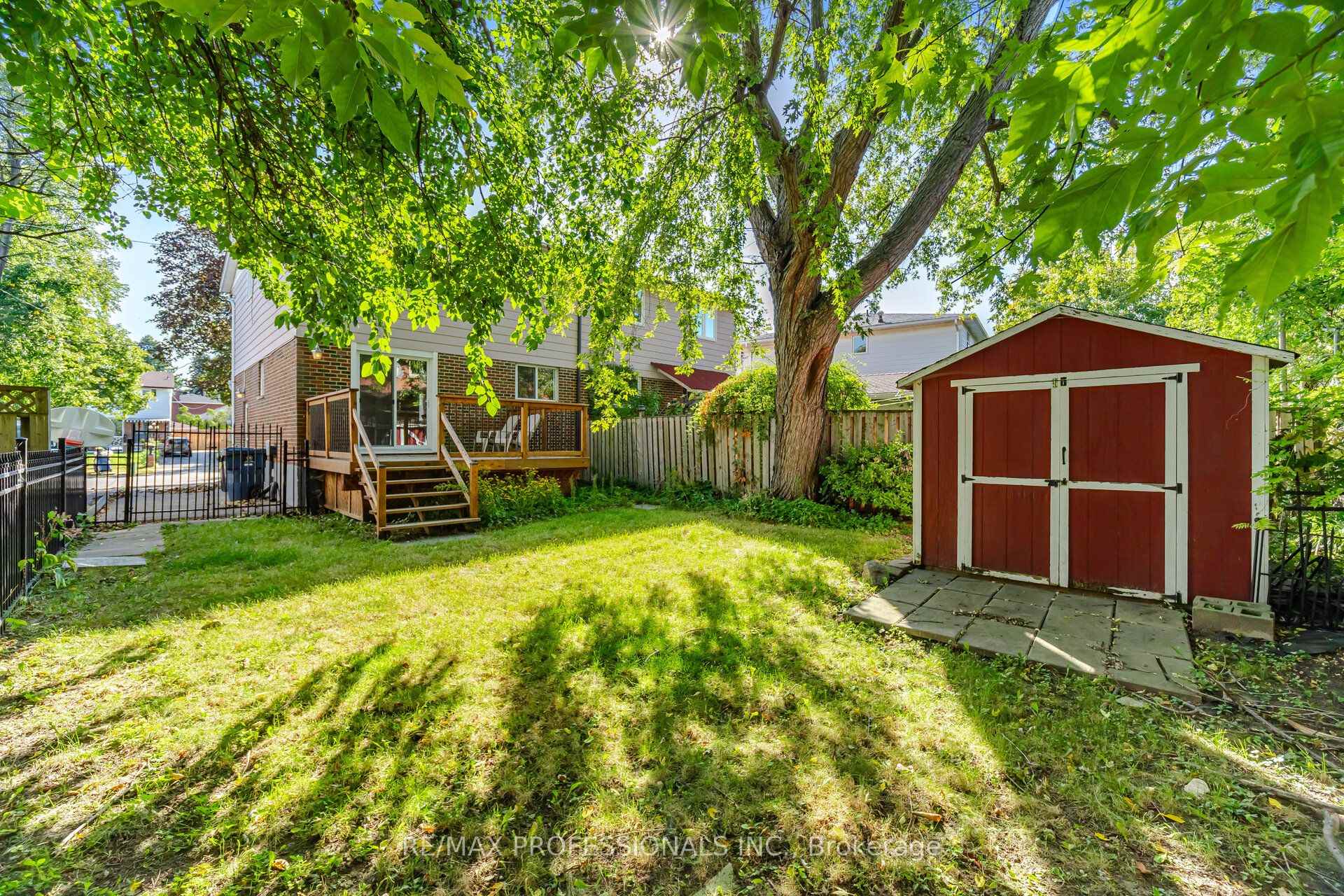 Photo 47 of 62 Edilou Drive, Etobicoke, Alderwood — HOMEH