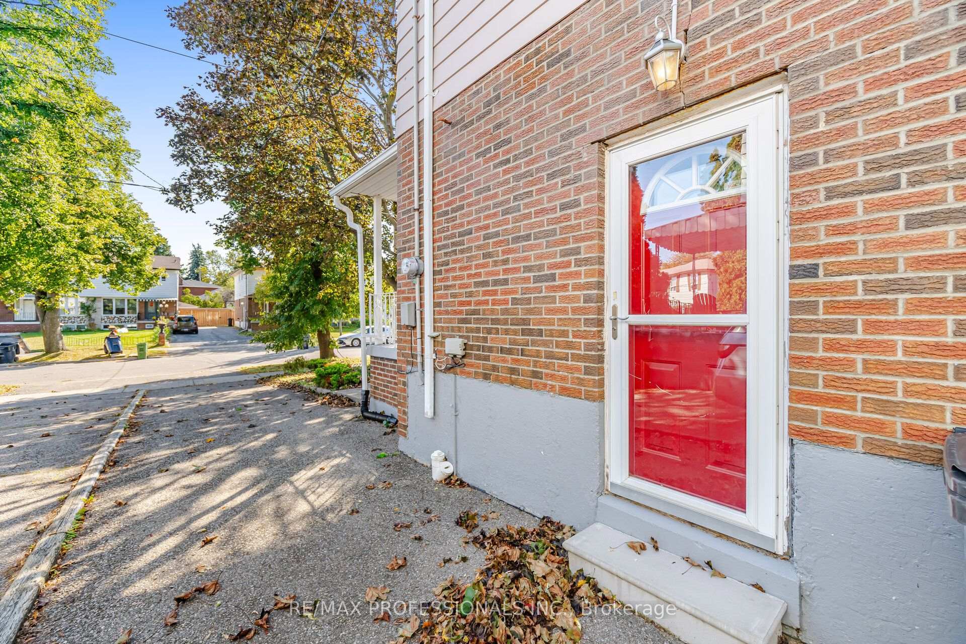 Photo 48 of 62 Edilou Drive, Etobicoke, Alderwood — HOMEH