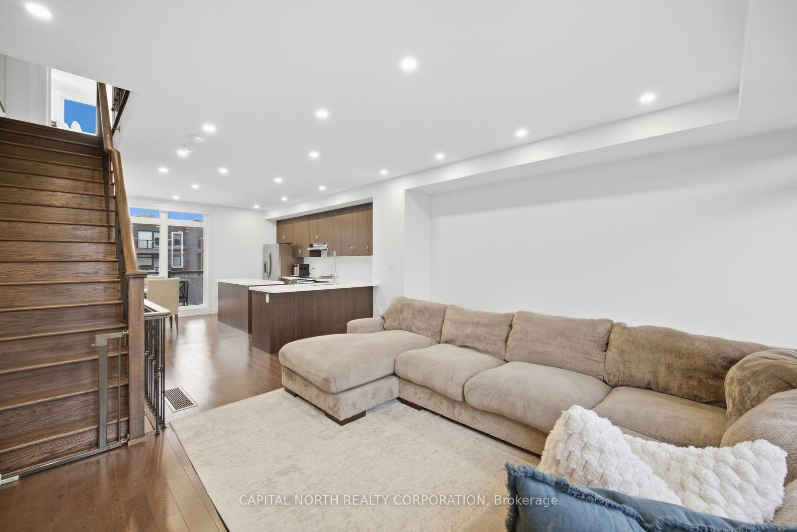 Photo 7 of 41 Shatner Turnabout, Vaughan, East Woodbridge — HOMEH
