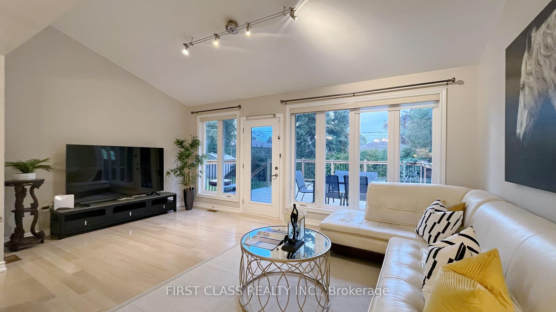 Photo 20 of 30 Meadowacres Drive, Scarborough, Tam O'Shanter-Sullivan — HOMEH