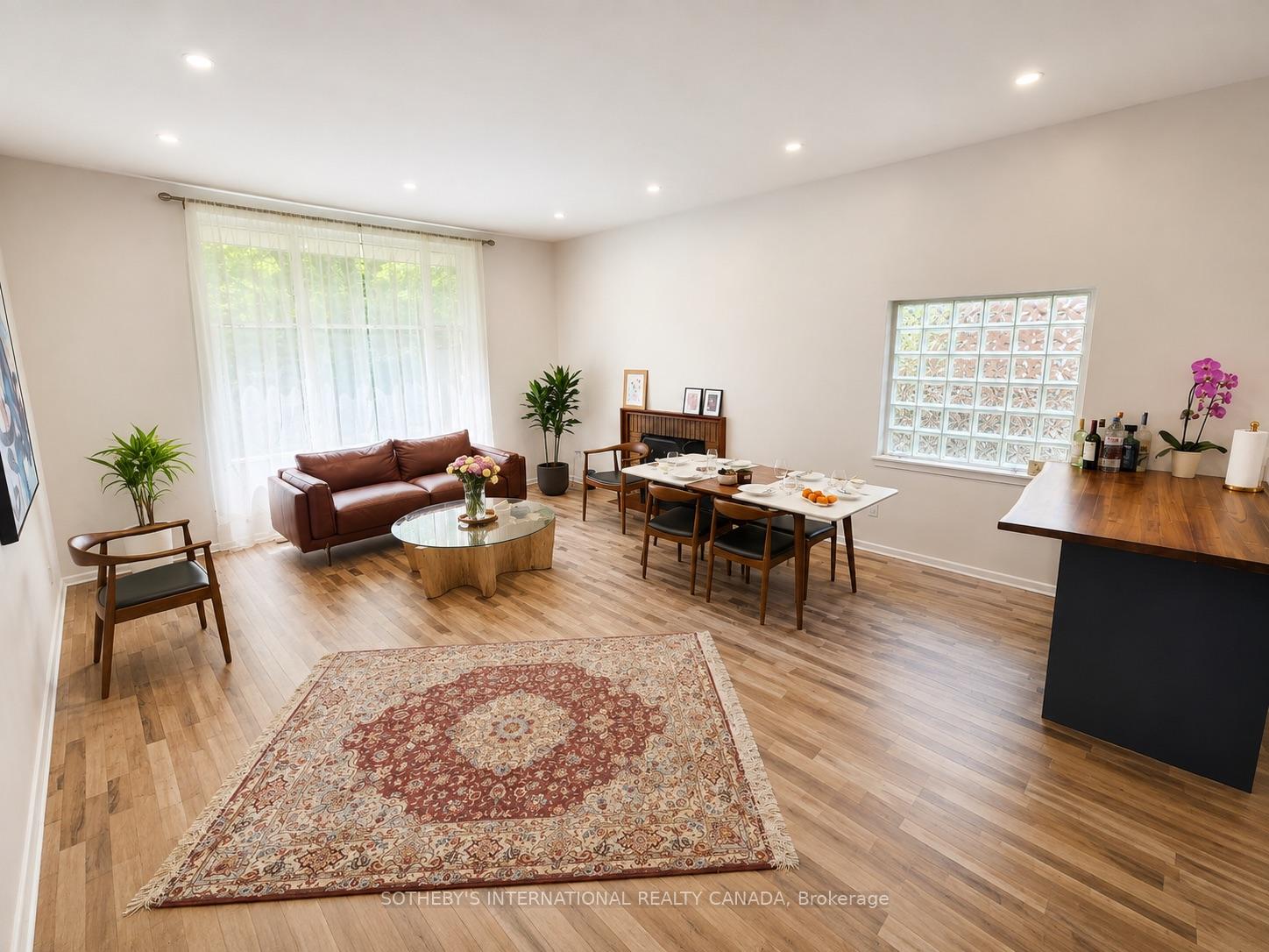 Photo 2 of 10 Ternhill Crescent, North York, Banbury-Don Mills — HOMEH