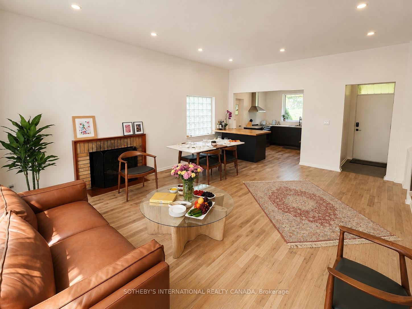 Photo 3 of 10 Ternhill Crescent, North York, Banbury-Don Mills — HOMEH