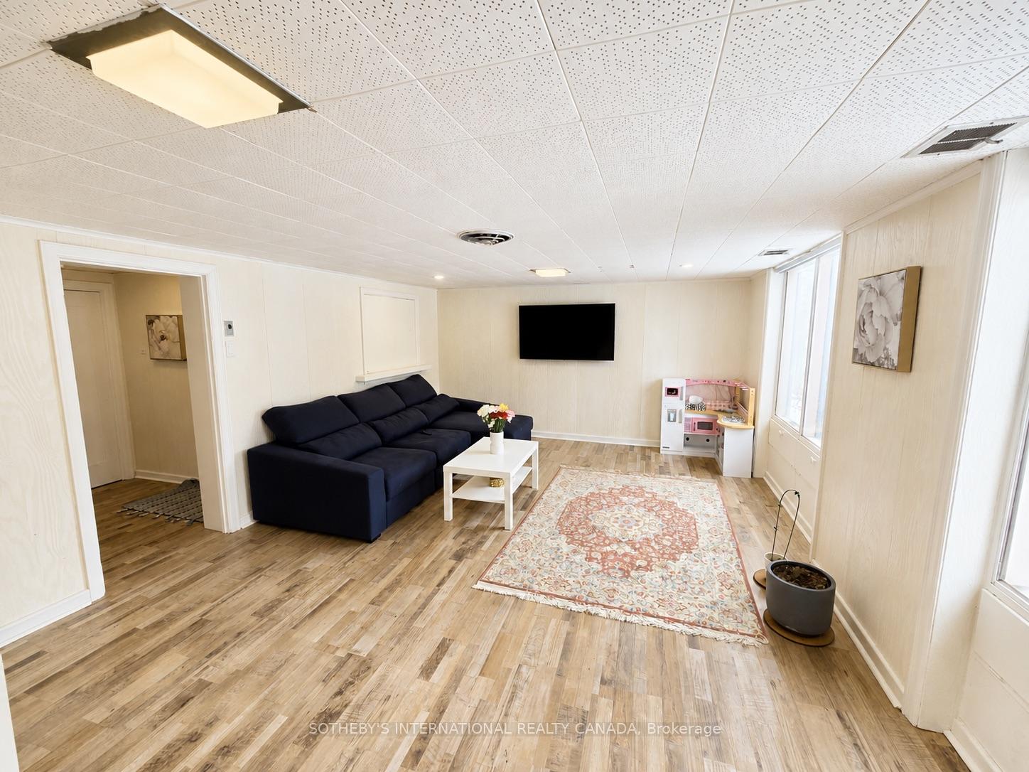 Photo 8 of 10 Ternhill Crescent, North York, Banbury-Don Mills — HOMEH
