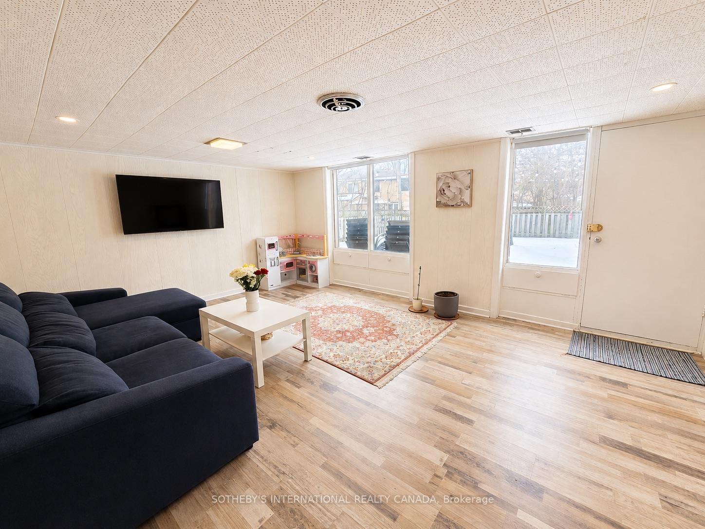 Photo 9 of 10 Ternhill Crescent, North York, Banbury-Don Mills — HOMEH
