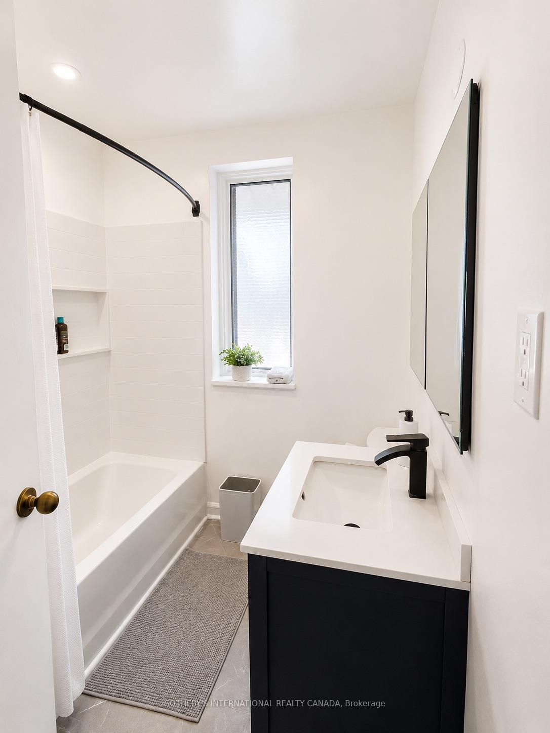 Photo 11 of 10 Ternhill Crescent, North York, Banbury-Don Mills — HOMEH