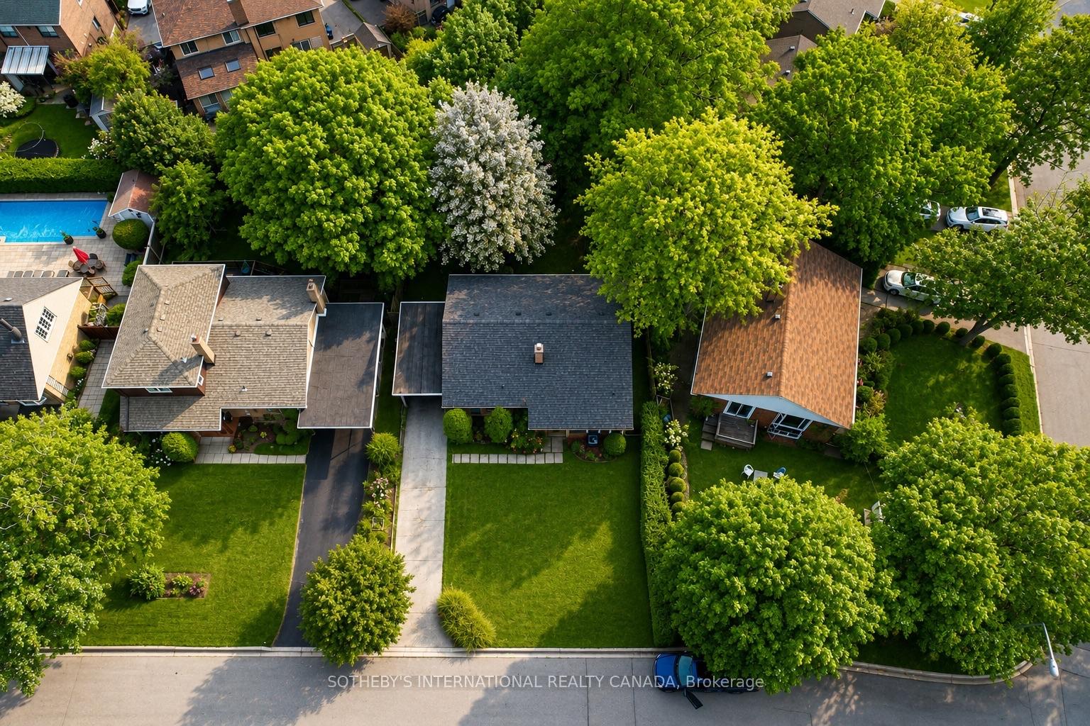 Photo 12 of 10 Ternhill Crescent, North York, Banbury-Don Mills — HOMEH