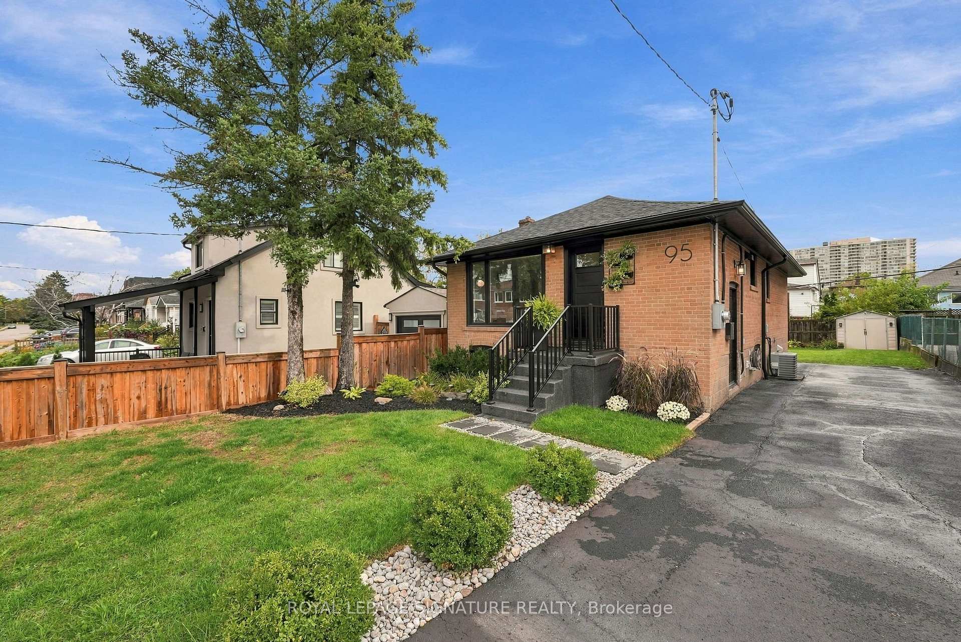 Photo 2 of 95 Laurel Avenue, Scarborough, Kennedy Park — HOMEH