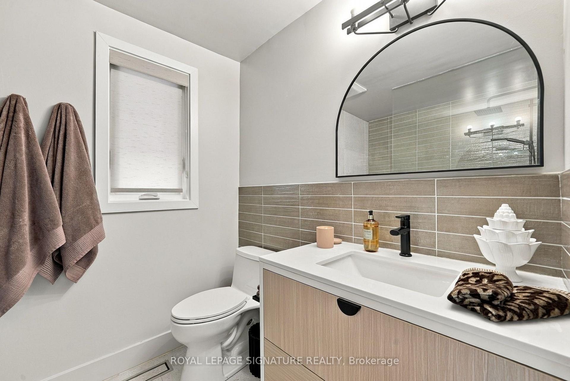 Photo 32 of 95 Laurel Avenue, Scarborough, Kennedy Park — HOMEH