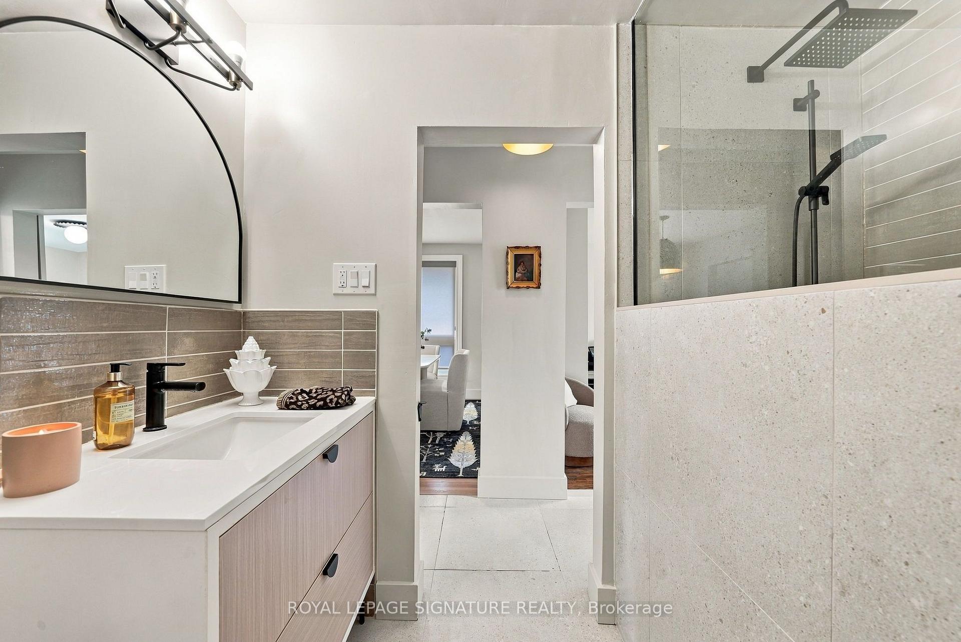 Photo 33 of 95 Laurel Avenue, Scarborough, Kennedy Park — HOMEH