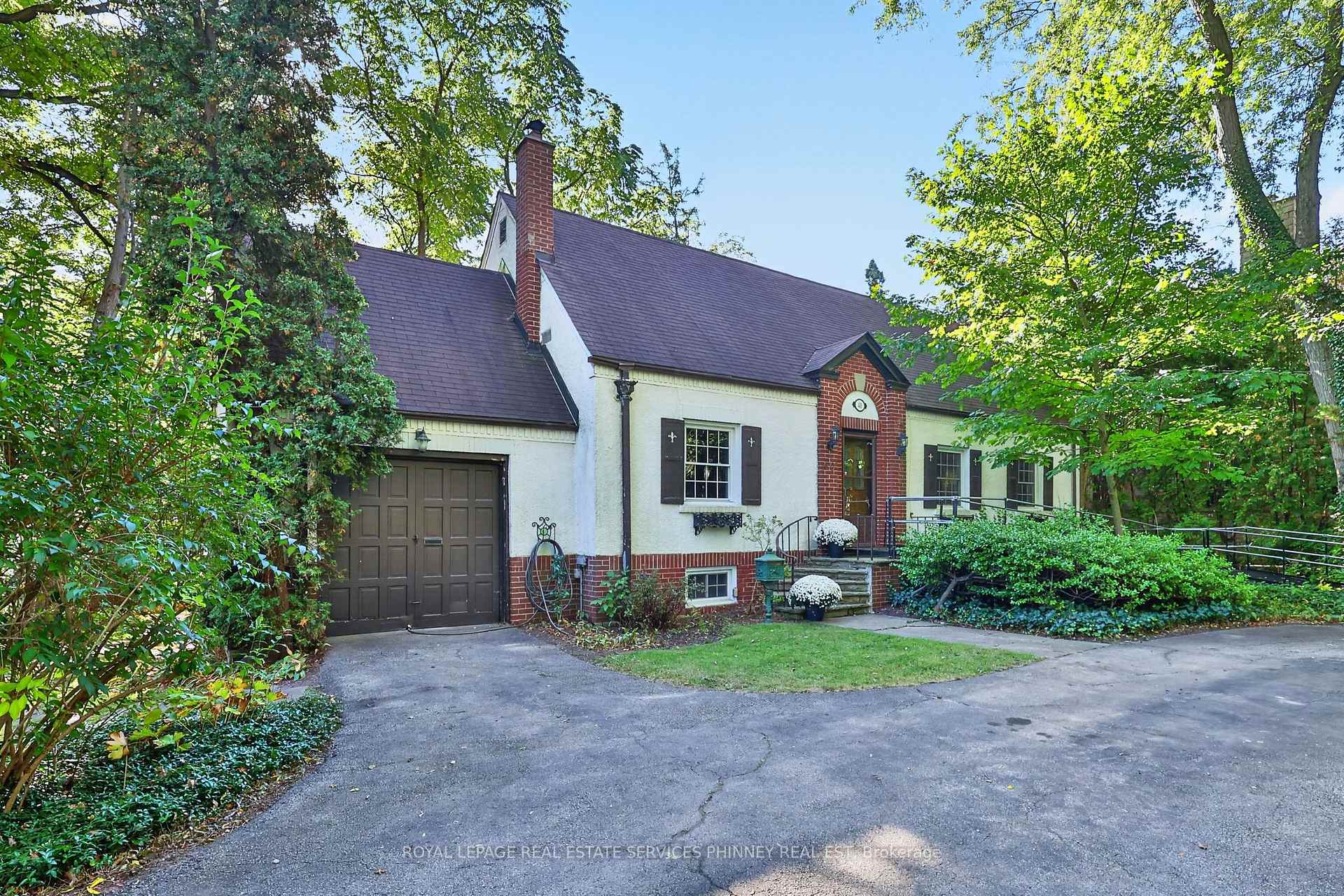 Photo 2 of 40 Pinewood Trail, Mississauga, Mineola — HOMEH