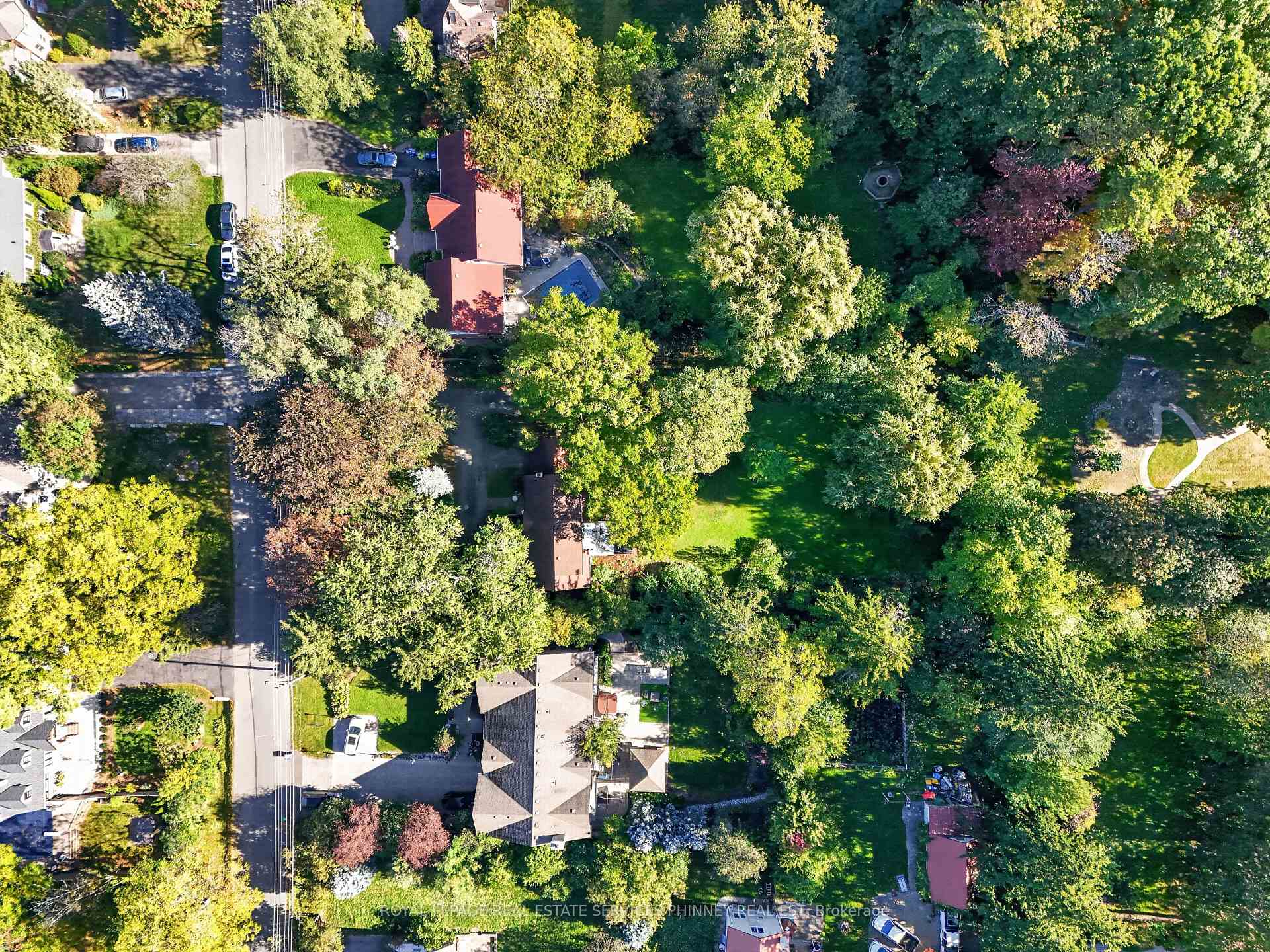 Photo 3 of 40 Pinewood Trail, Mississauga, Mineola — HOMEH