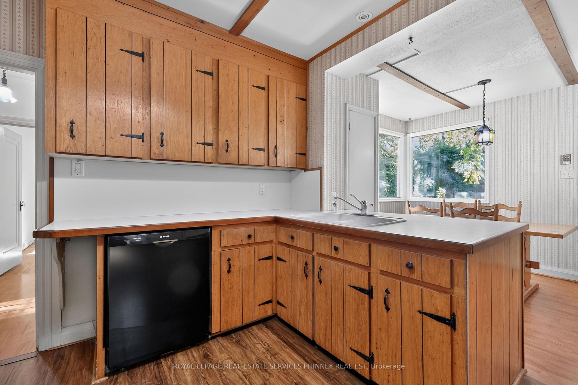 Photo 12 of 40 Pinewood Trail, Mississauga, Mineola — HOMEH