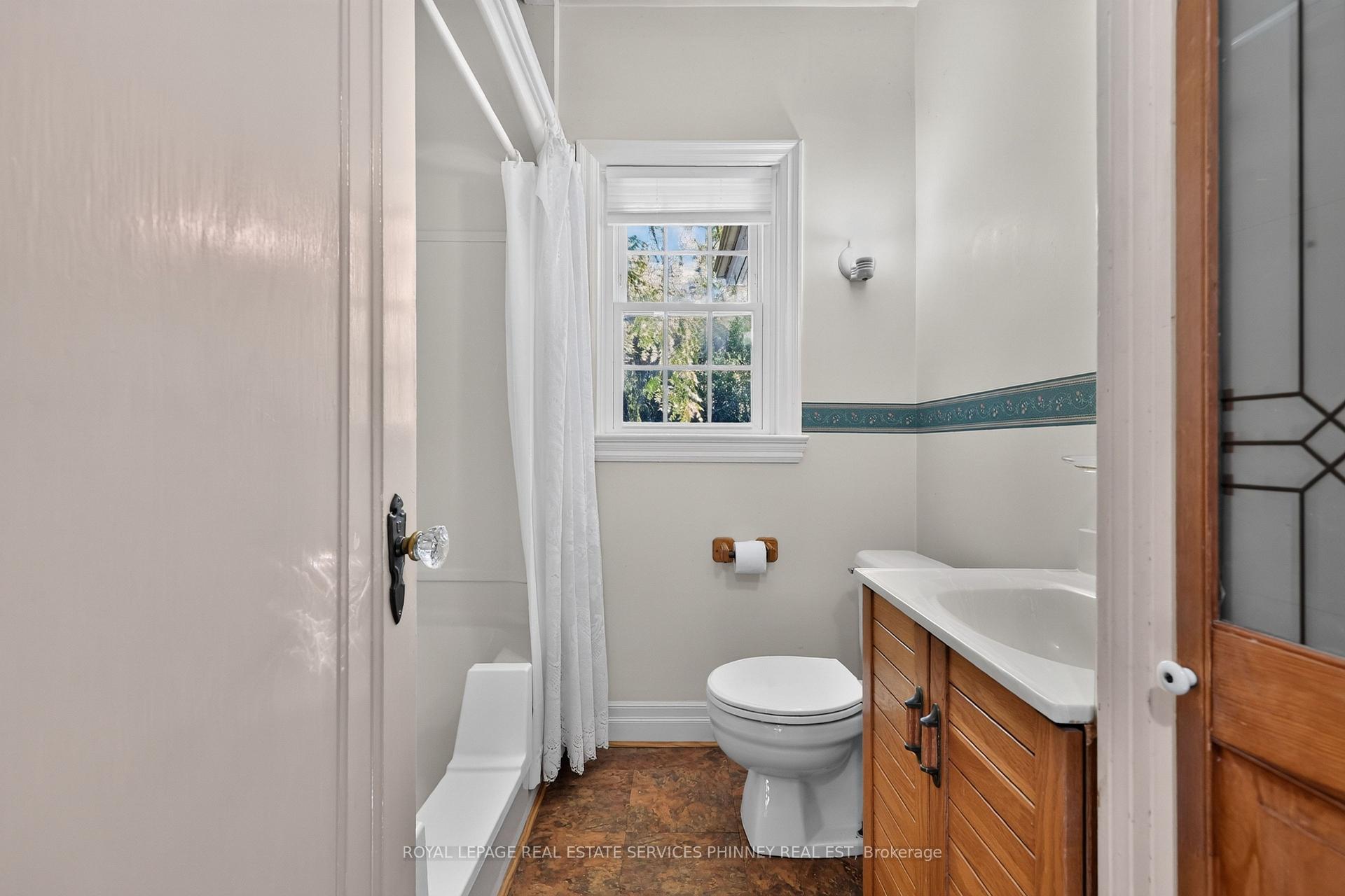 Photo 18 of 40 Pinewood Trail, Mississauga, Mineola — HOMEH