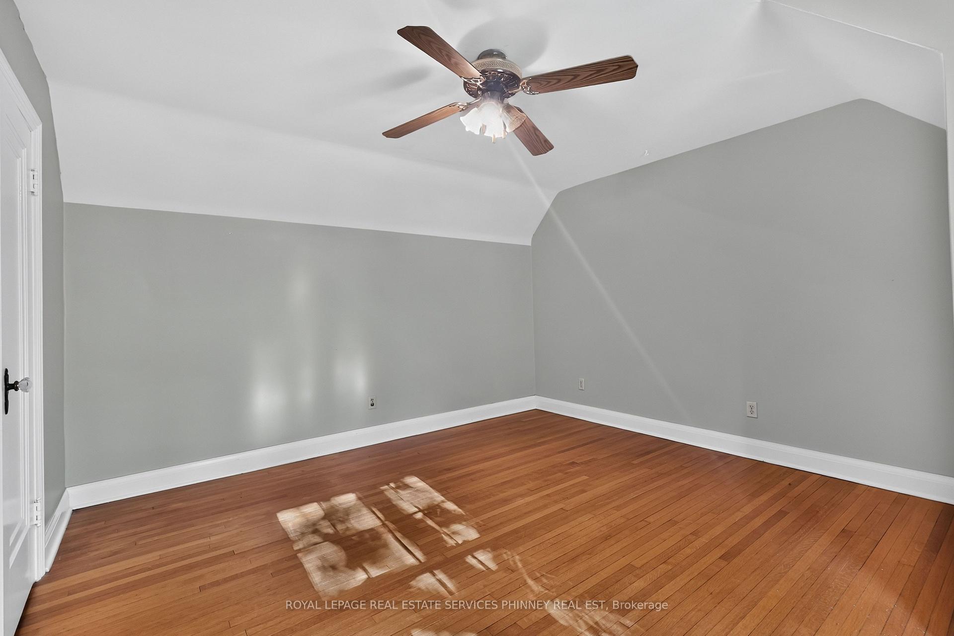 Photo 26 of 40 Pinewood Trail, Mississauga, Mineola — HOMEH